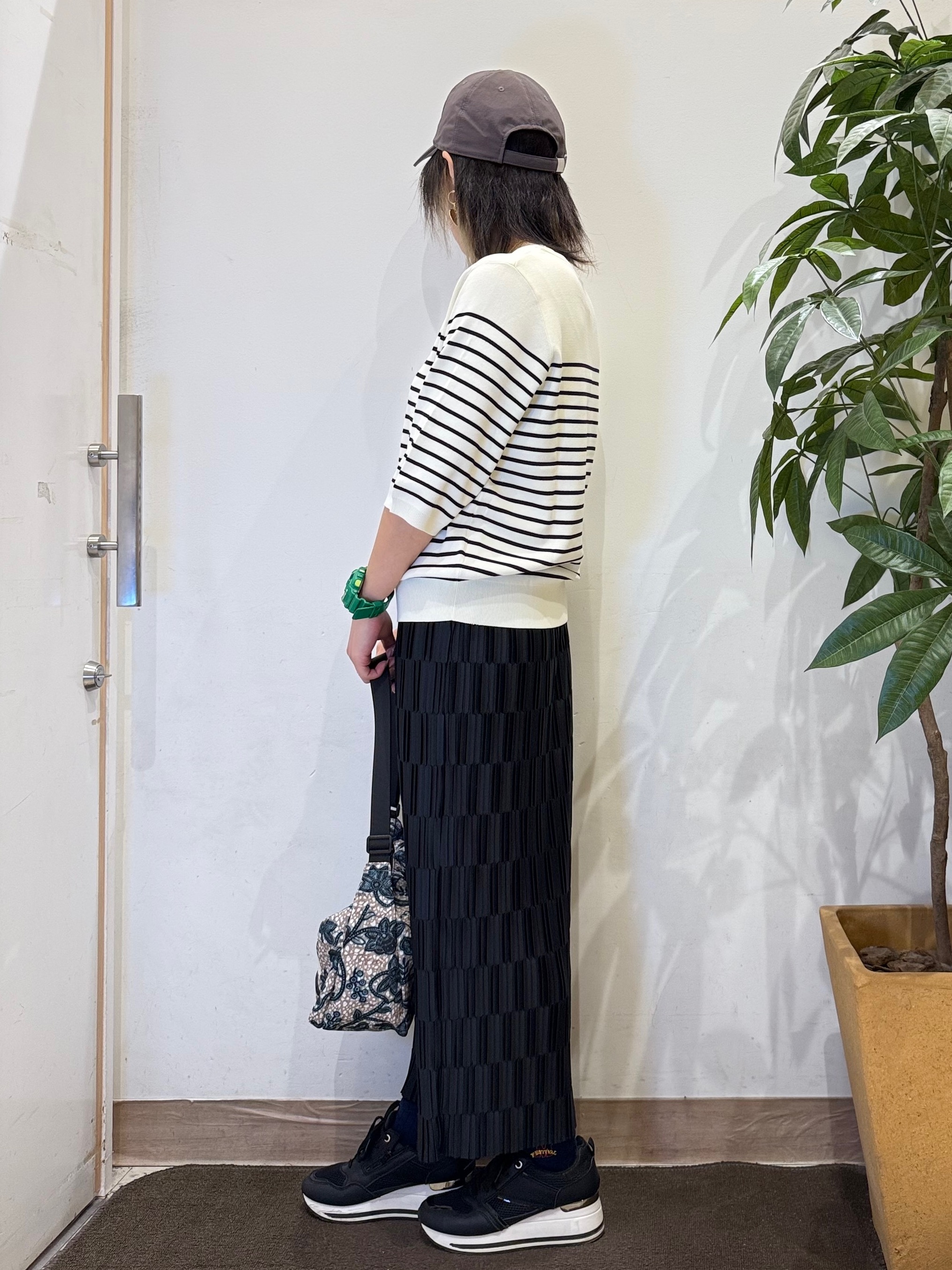 misakiさんの「SHOO･LA･RUE｜【毎日洗える/S-LL/UV】上半身すっきり 二の腕見せない5分袖ニット」を使ったコーディネート