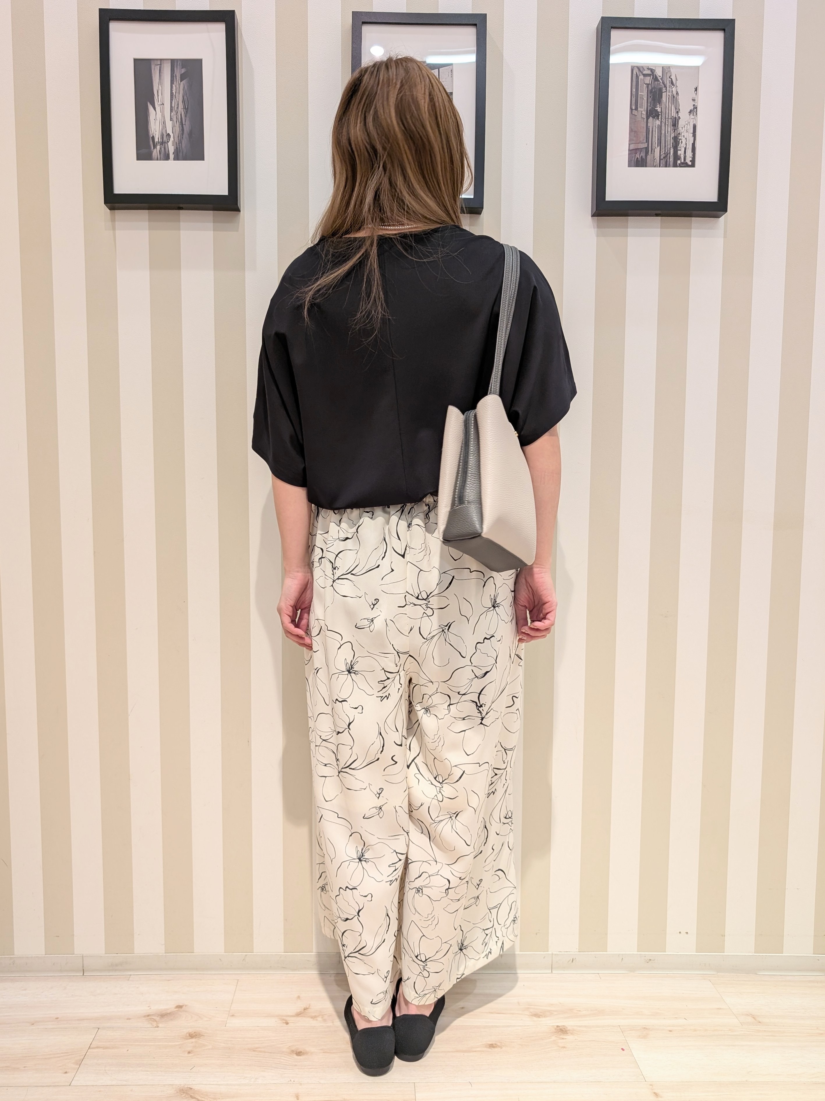 otaさんの「SHOO･LA･RUE｜【洗濯機可/S-LL】フェイクパールがアクセント お袖タックドルマンブラウス」を使ったコーディネート