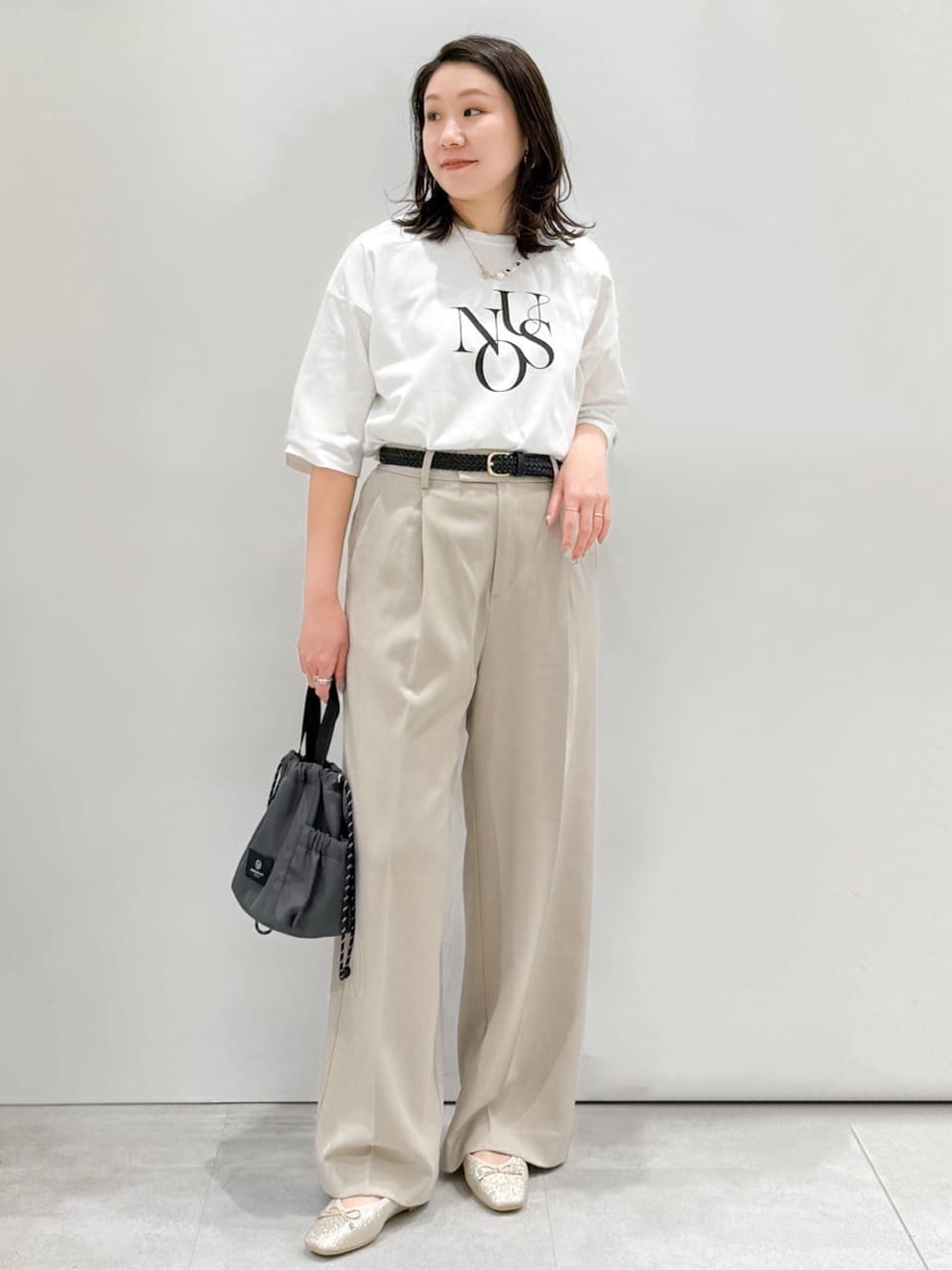 yuka.aさんの「OPAQUE.CLIP｜リラクシーロゴプリントTシャツ【洗濯機OK】」を使ったコーディネート