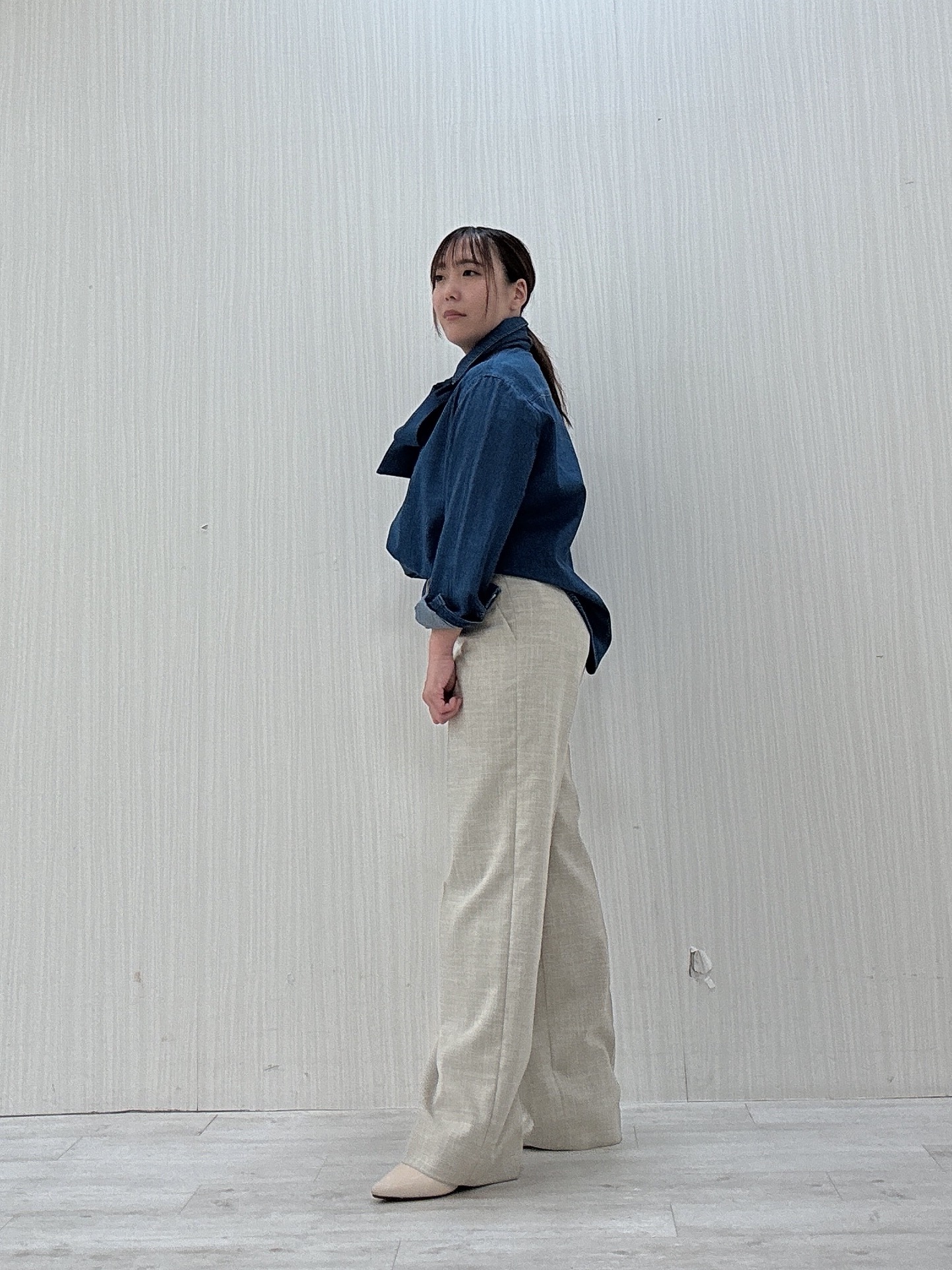 ayakaさんの「UNTITLED｜◆【セットアップ可/ボウタイ】ライトウェイトデニムブラウス」を使ったコーディネート