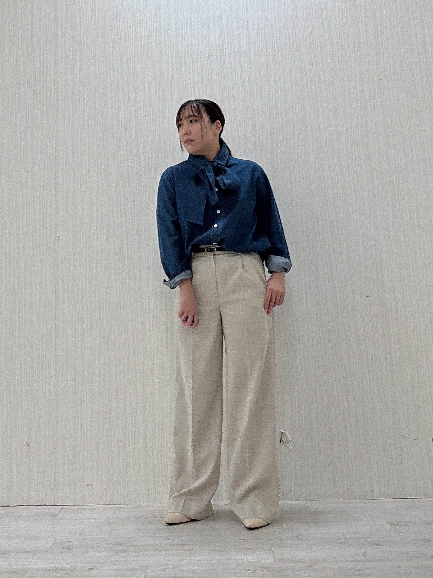 ayakaさんの「UNTITLED｜◆【セットアップ可/ボウタイ】ライトウェイトデニムブラウス」を使ったコーディネート