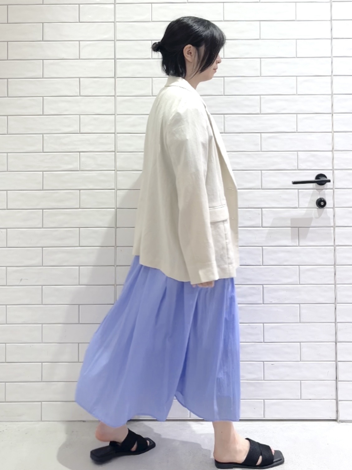 しおりさんの「OPAQUE.CLIP｜【UV／接触冷感】ダブルブレストジャケット《防シワ加工／洗える》」を使ったコーディネート