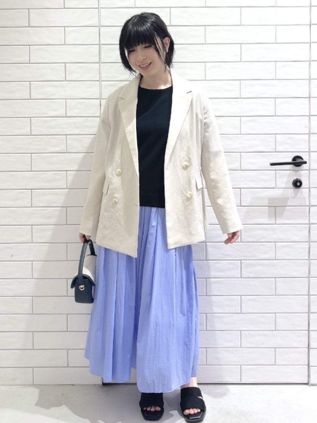 しおりさんの「OPAQUE.CLIP｜【UV／接触冷感】ダブルブレストジャケット《防シワ加工／洗える》」を使ったコーディネート