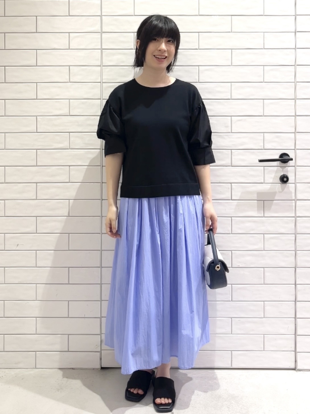 しおりさんの「OPAQUE.CLIP｜ボリュームスリーブドッキングニット」を使ったコーディネート
