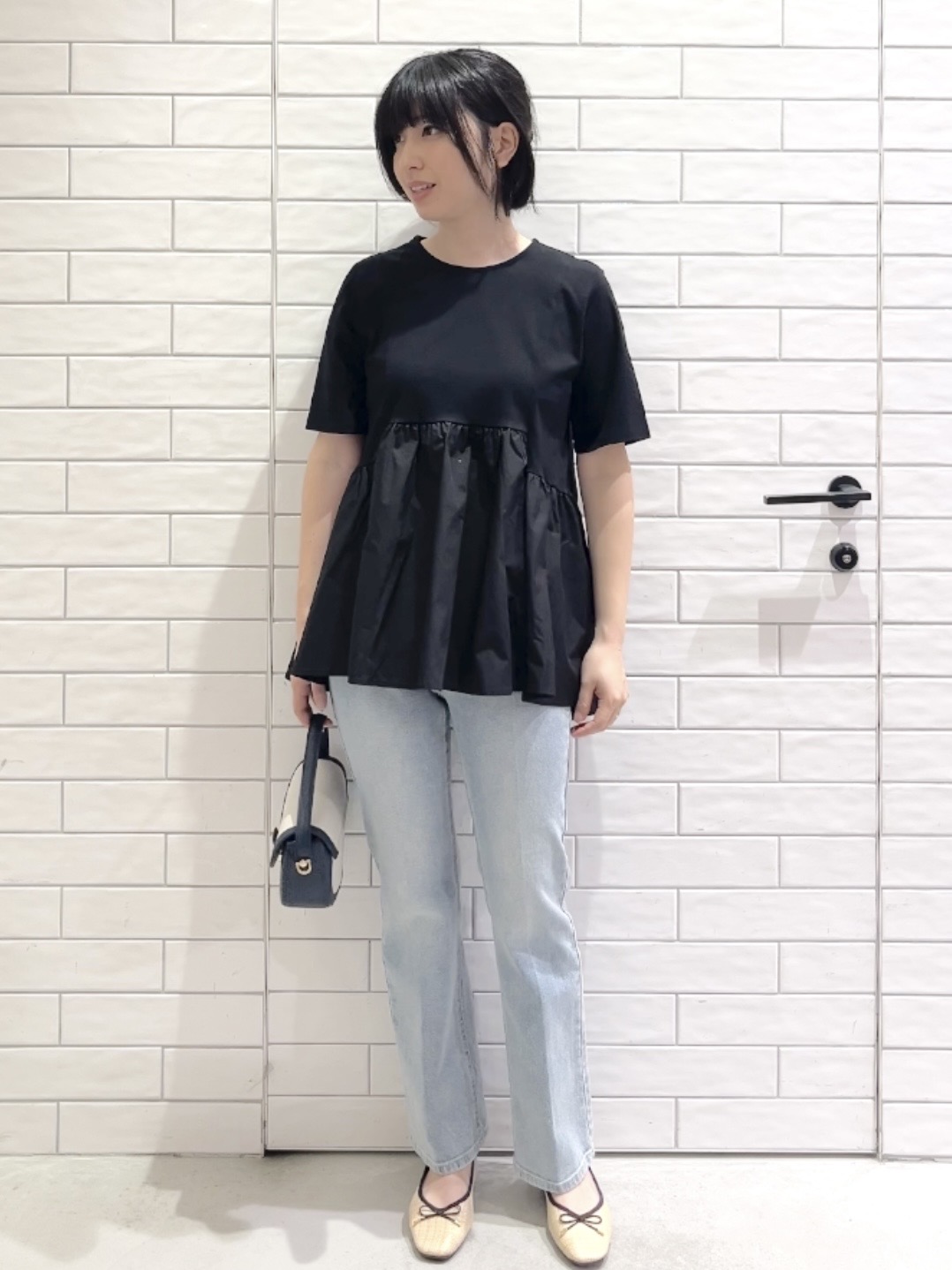 しおりさんの「OPAQUE.CLIP｜ペプラムドッキングカットソー【洗濯機OK】」を使ったコーディネート