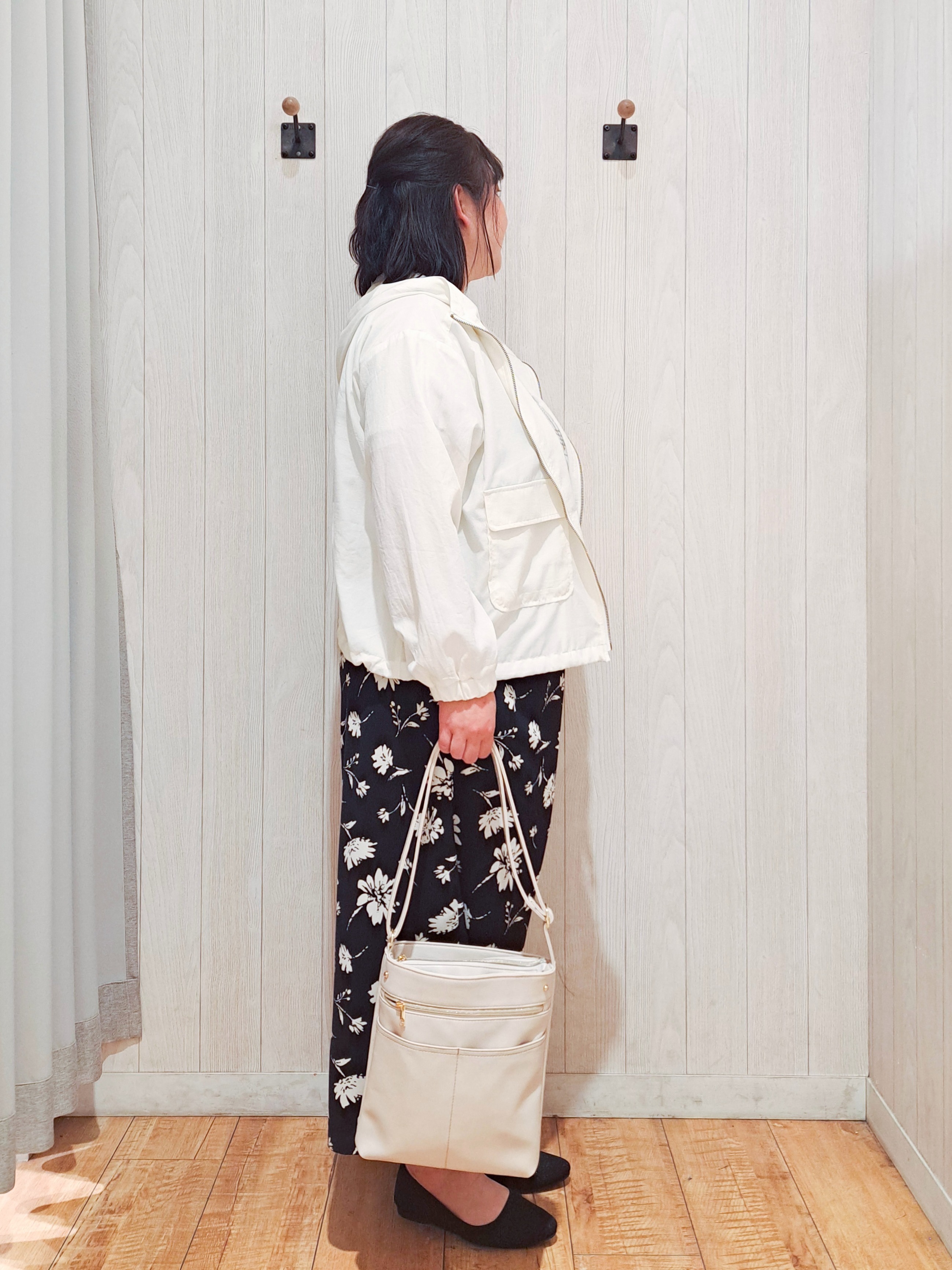 kotomiさんの「SHOO･LA･RUE｜【S-LL/UV】季節の変わり目に ゴールドパーツが上品なフード付きブルゾン」を使ったコーディネート