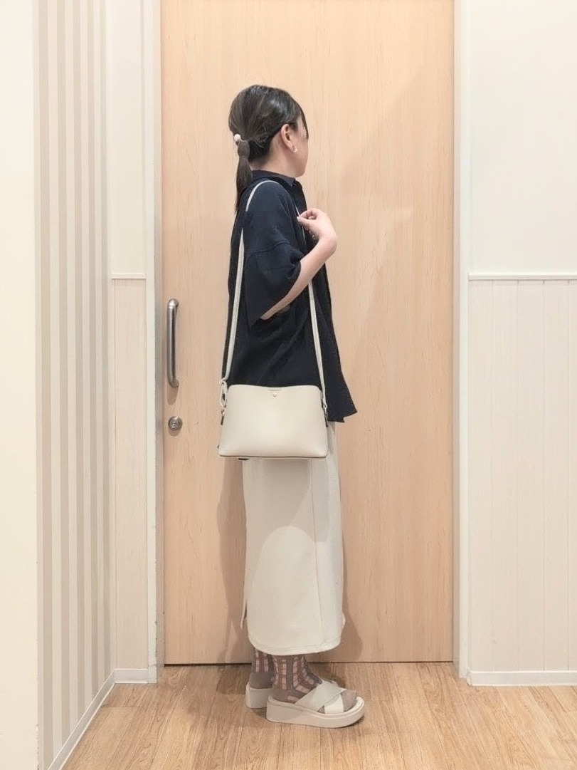 あさんの「SHOO･LA･RUE｜【高レビュー/洗濯後しわになりにくい/体型カバー】きちんとゆるっと 大人の抜け感 ポンチョ風カラーシ」を使ったコーディネート