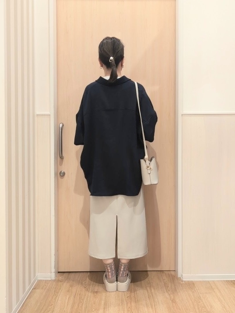 あさんの「SHOO･LA･RUE｜【高レビュー/洗濯後しわになりにくい/体型カバー】きちんとゆるっと 大人の抜け感 ポンチョ風カラーシ」を使ったコーディネート