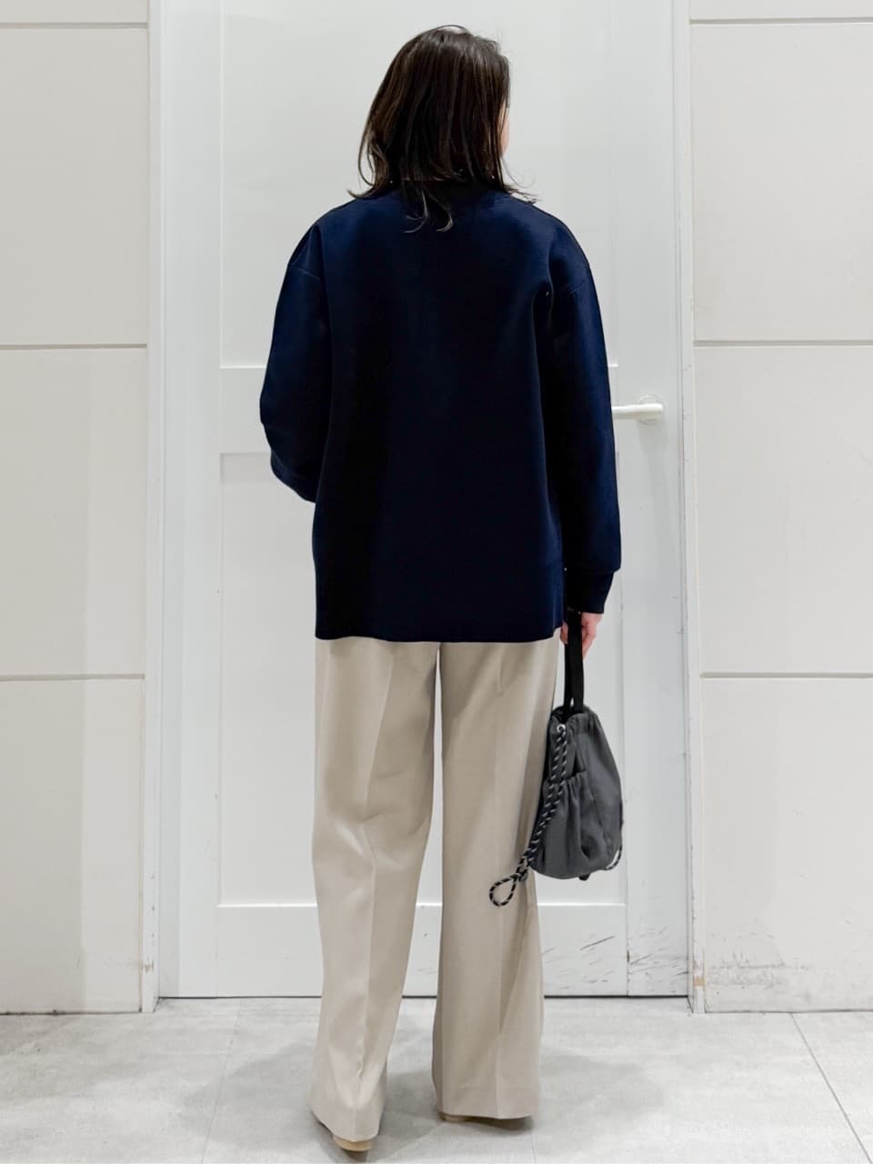 yuka.aさんの「OPAQUE.CLIP｜リラクシーロゴプリントTシャツ【洗濯機OK】」を使ったコーディネート