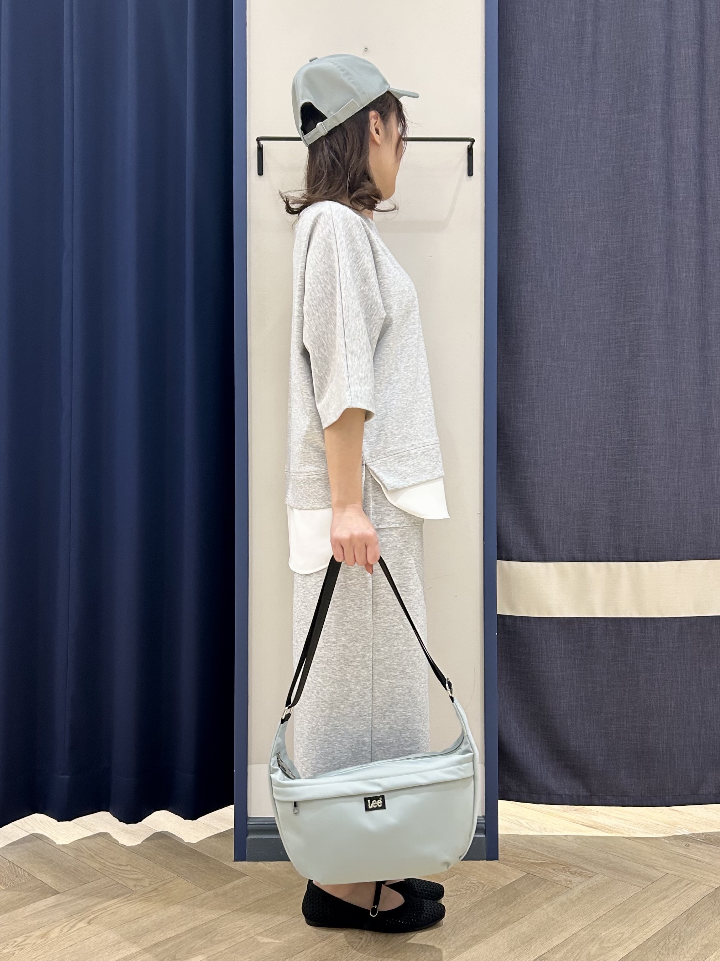 Orikaさんの「grove｜【時短コーデ】シルキーポンチレイヤード風セットアップ」を使ったコーディネート