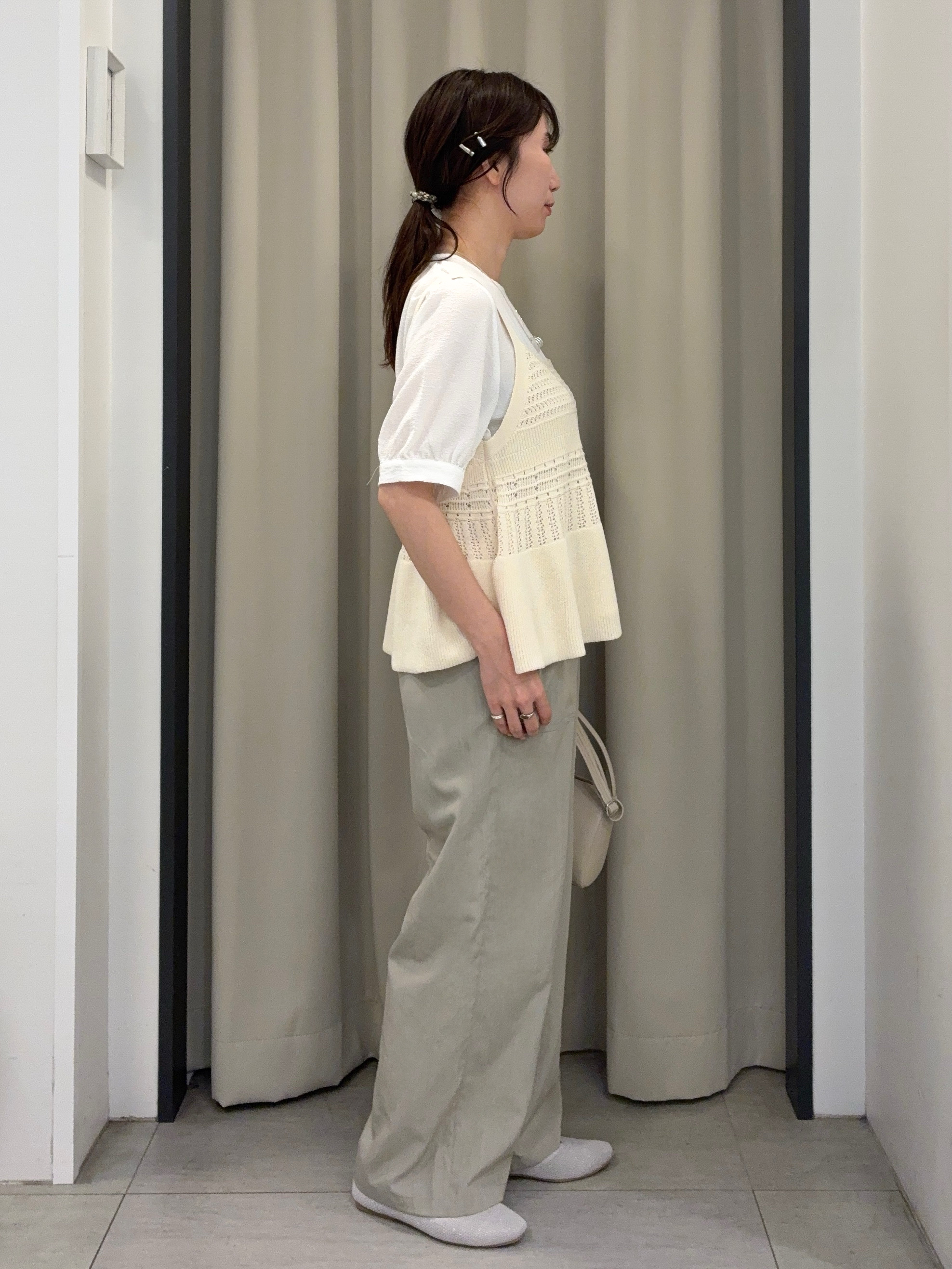 eguchiさんの「grove｜【2点SET】着るだけで完成、透かし編みニットビスチェ&times;ブラウス」を使ったコーディネート