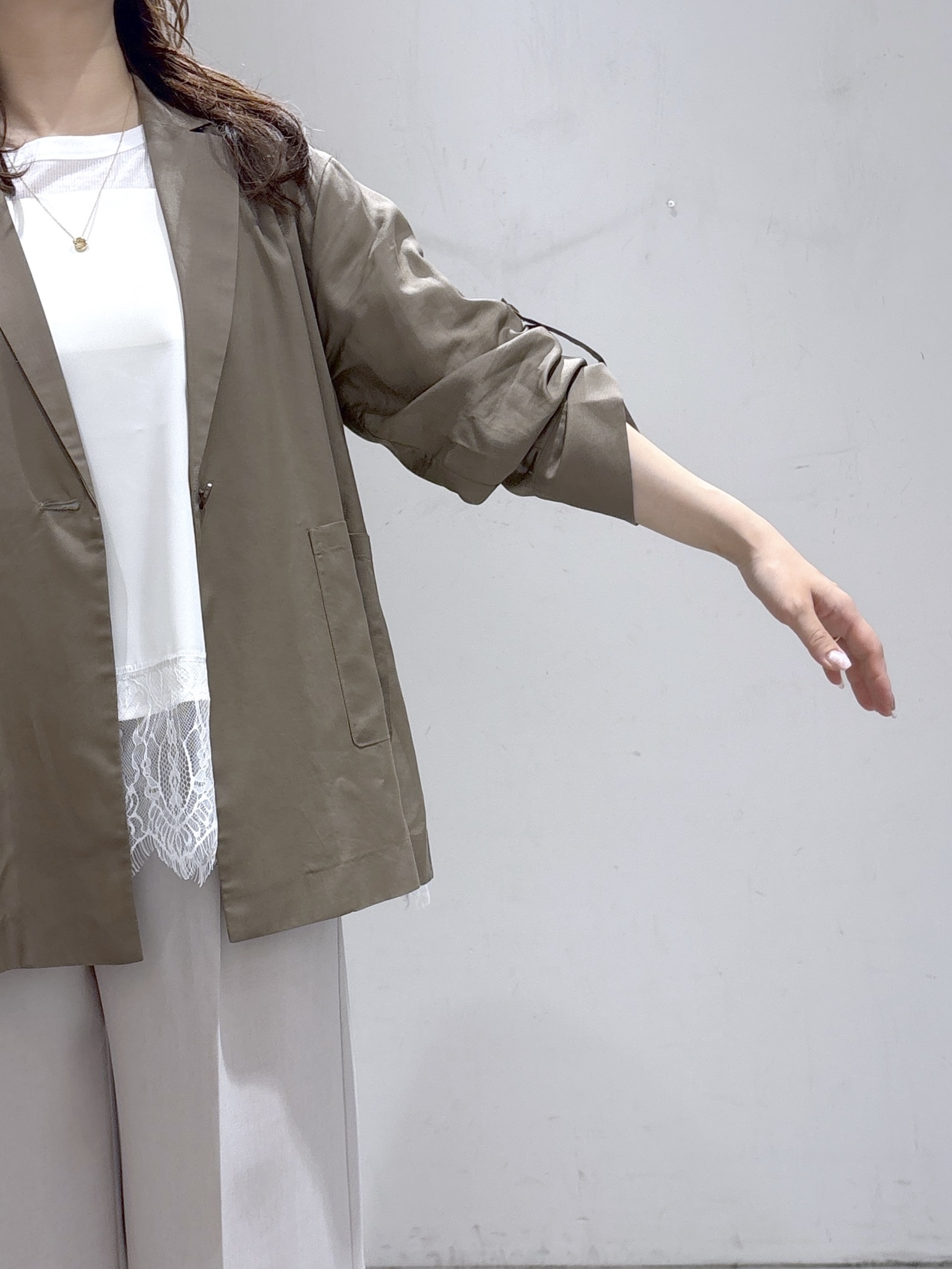 UDOさんの「OPAQUE.CLIP｜2WAYスリーブシアーテーラードジャケット【洗濯機OK】」を使ったコーディネート