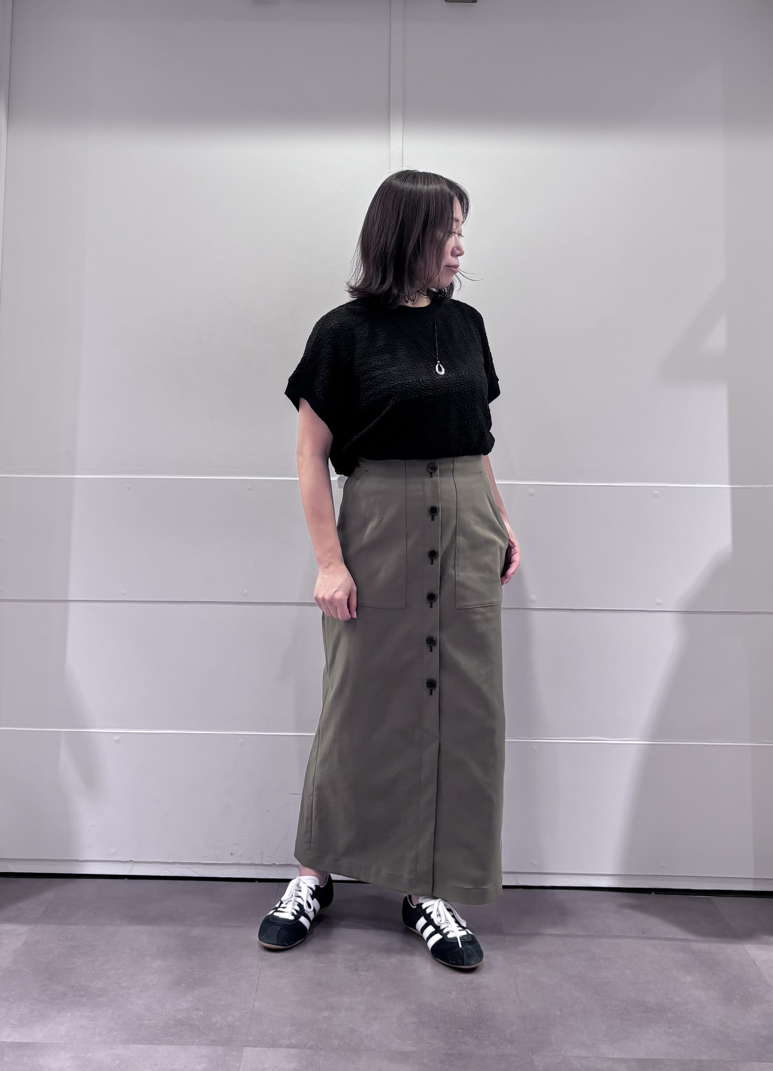 TOKOさんの「UNTITLED｜【接触冷感/UVカット/吸水速乾/遮熱】ツイルボタンディティールスカート」を使ったコーディネート