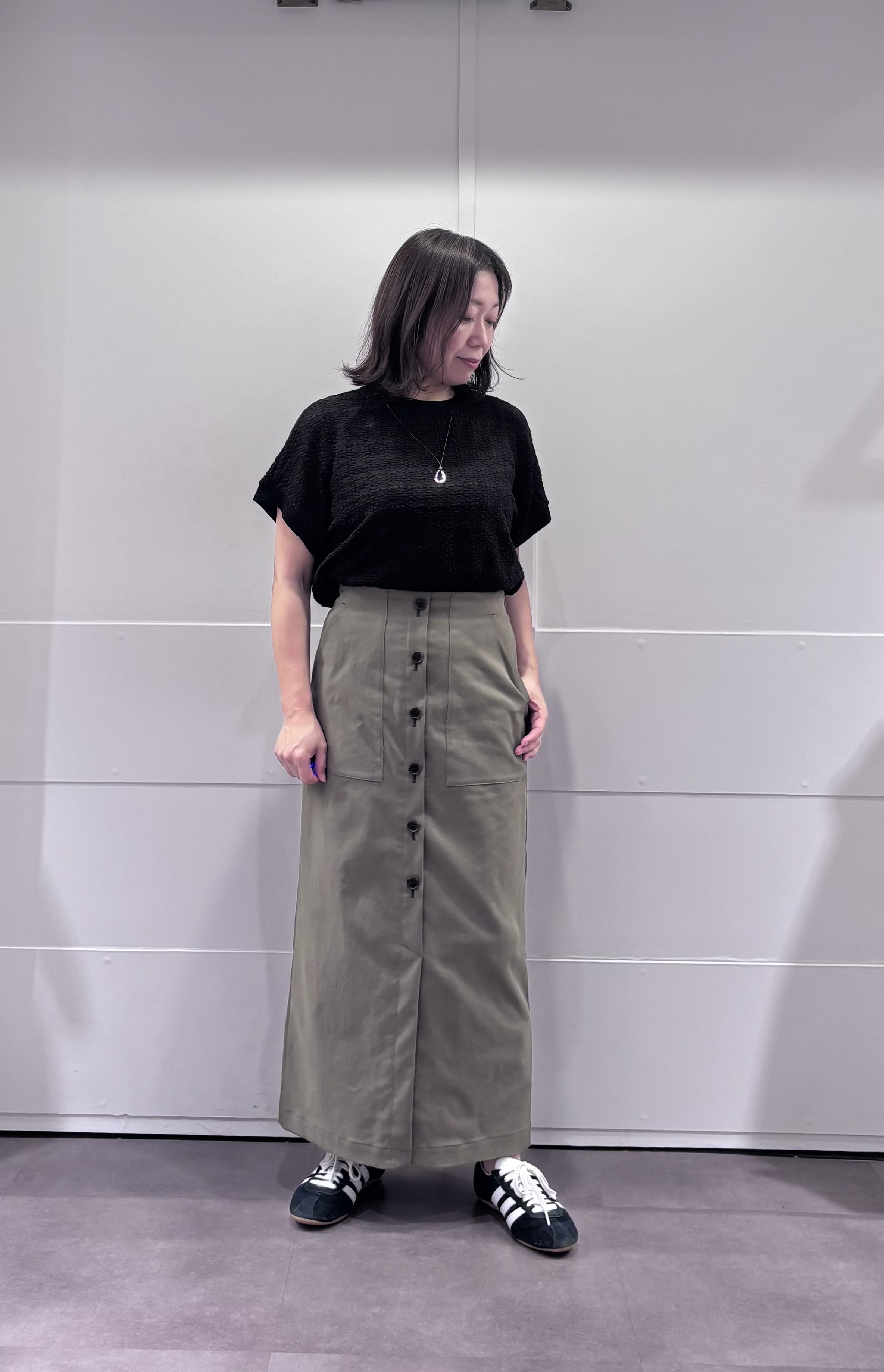 TOKOさんの「UNTITLED｜【接触冷感/UVカット/吸水速乾/遮熱】ツイルボタンディティールスカート」を使ったコーディネート