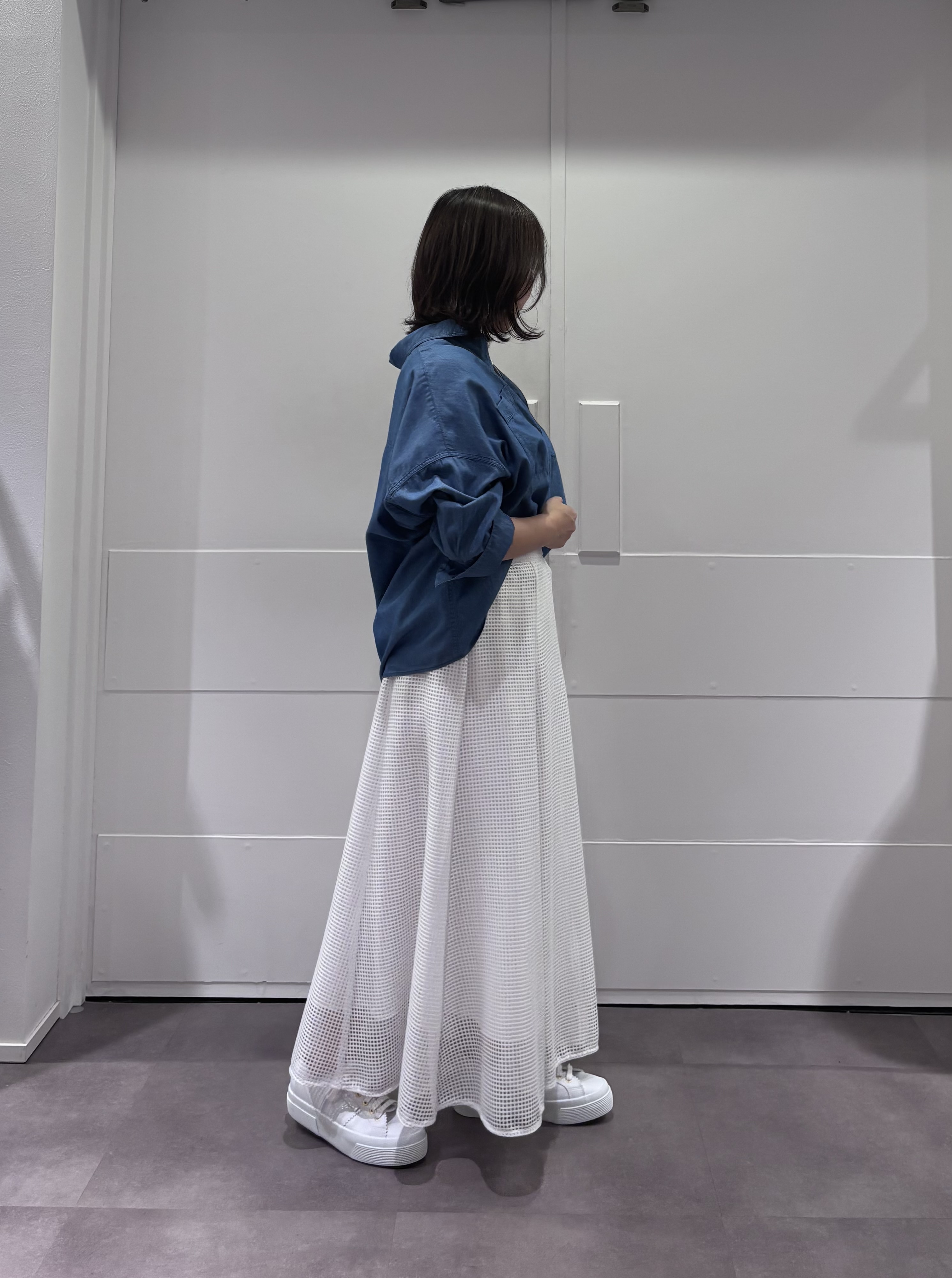 TOKOさんの「UNTITLED｜◆【コットン100%/洗える】エアリーデニムシャツ」を使ったコーディネート