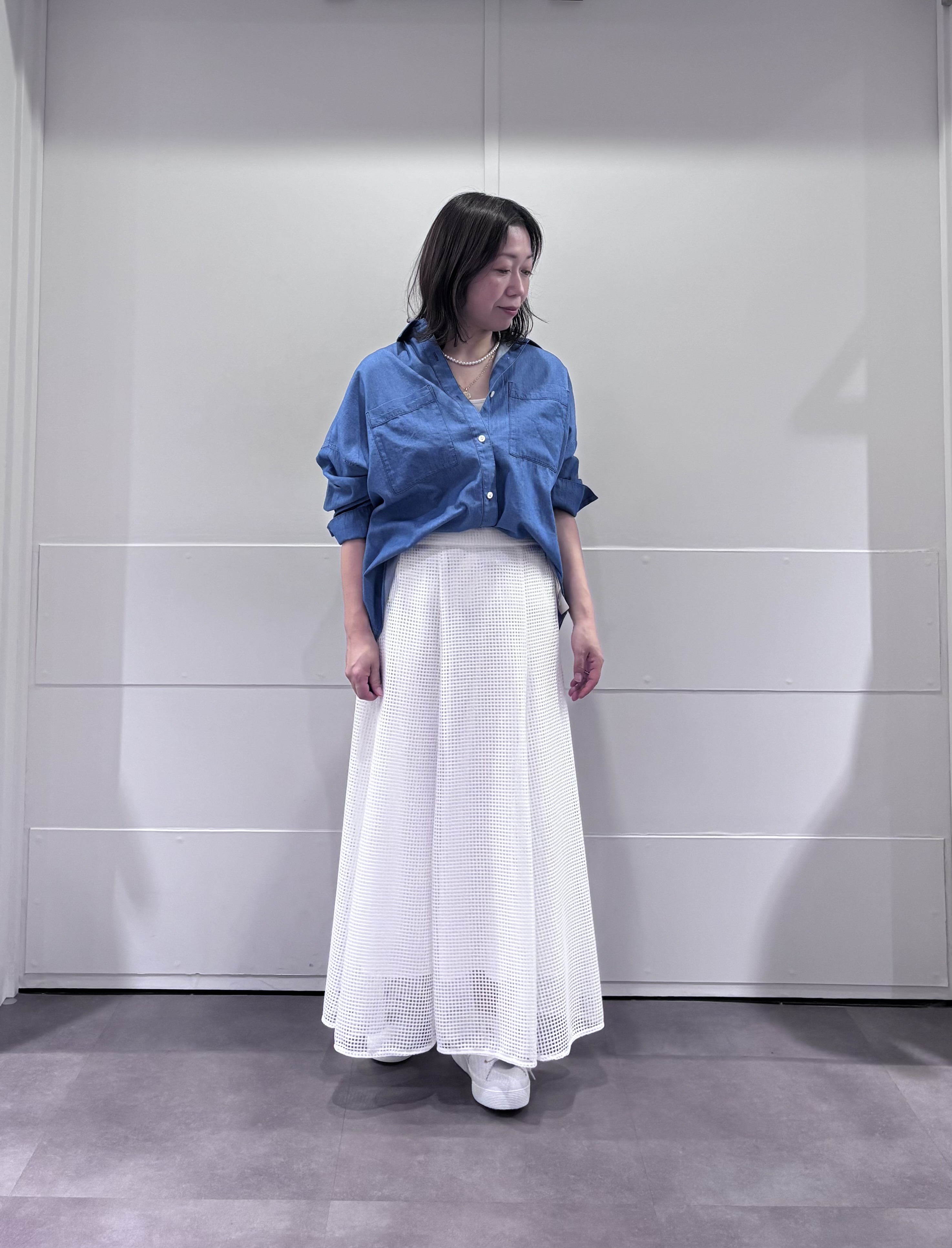 TOKOさんの「UNTITLED｜◆【コットン100%/洗える】エアリーデニムシャツ」を使ったコーディネート