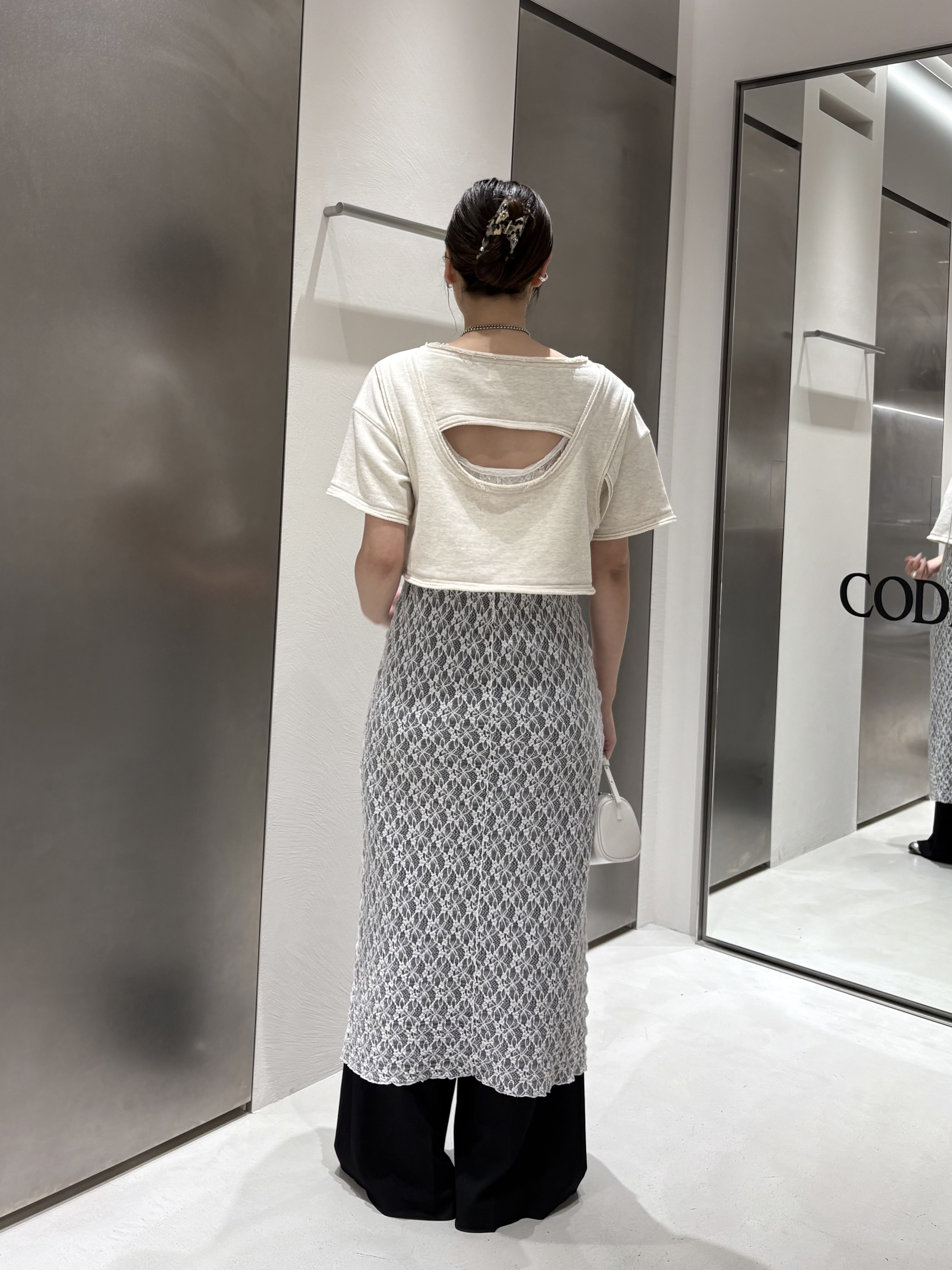 iwamiさんの「CODE A｜back open half－sleeve sweat」を使ったコーディネート
