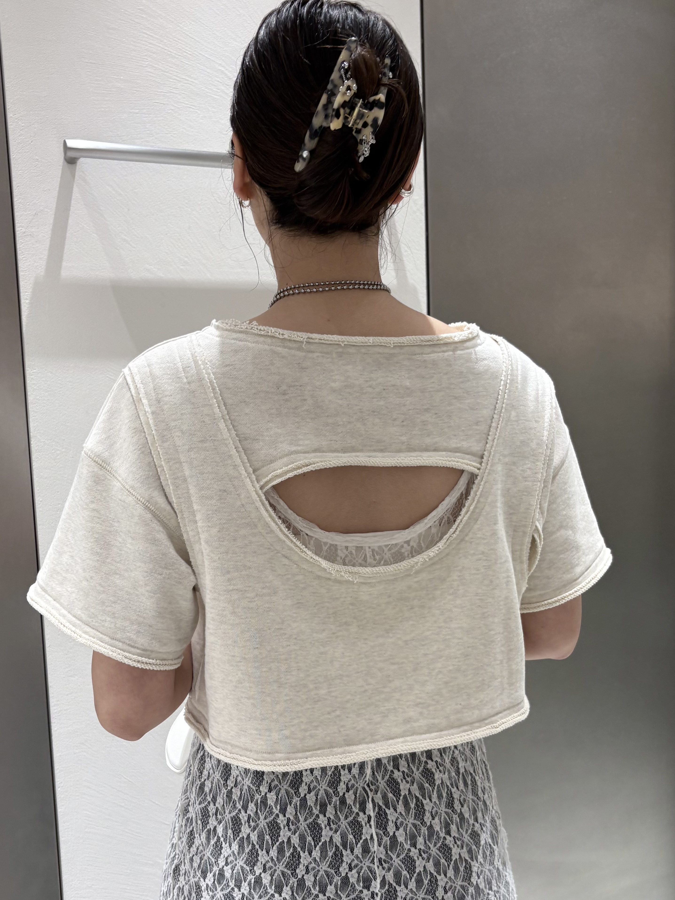 iwamiさんの「CODE A｜back open half－sleeve sweat」を使ったコーディネート