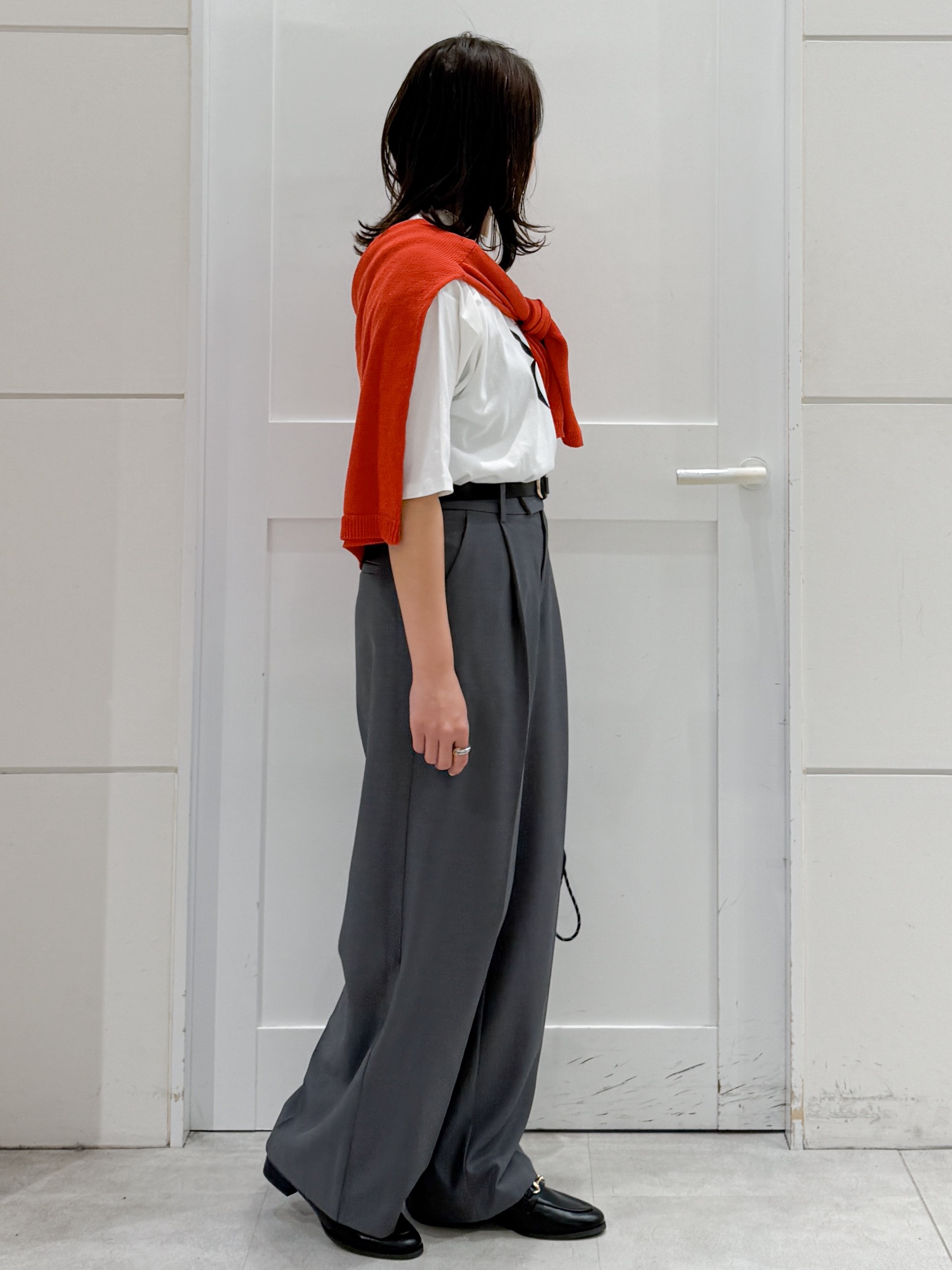 yuka.aさんの「OPAQUE.CLIP｜リラクシーロゴプリントTシャツ【洗濯機OK】」を使ったコーディネート