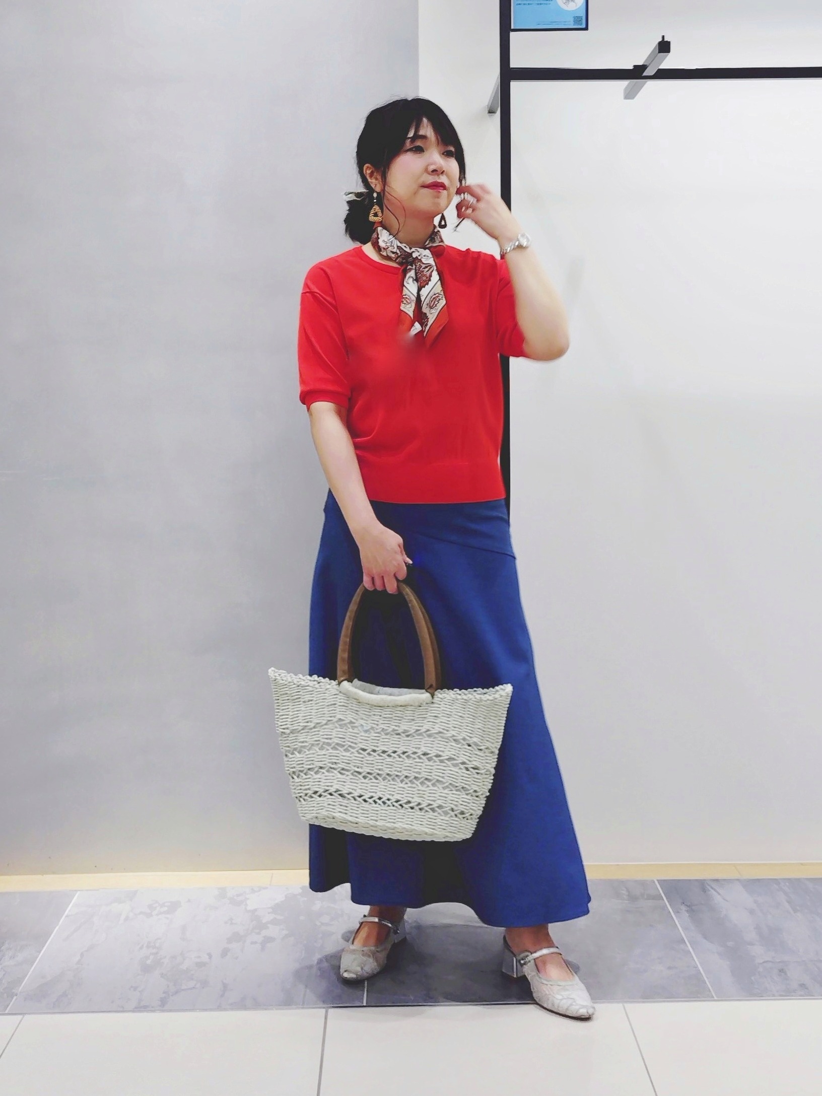 TOMOMIさんの「INDIVI｜【洗える／UVケア／すっきり見え】ナローフレアスカート」を使ったコーディネート