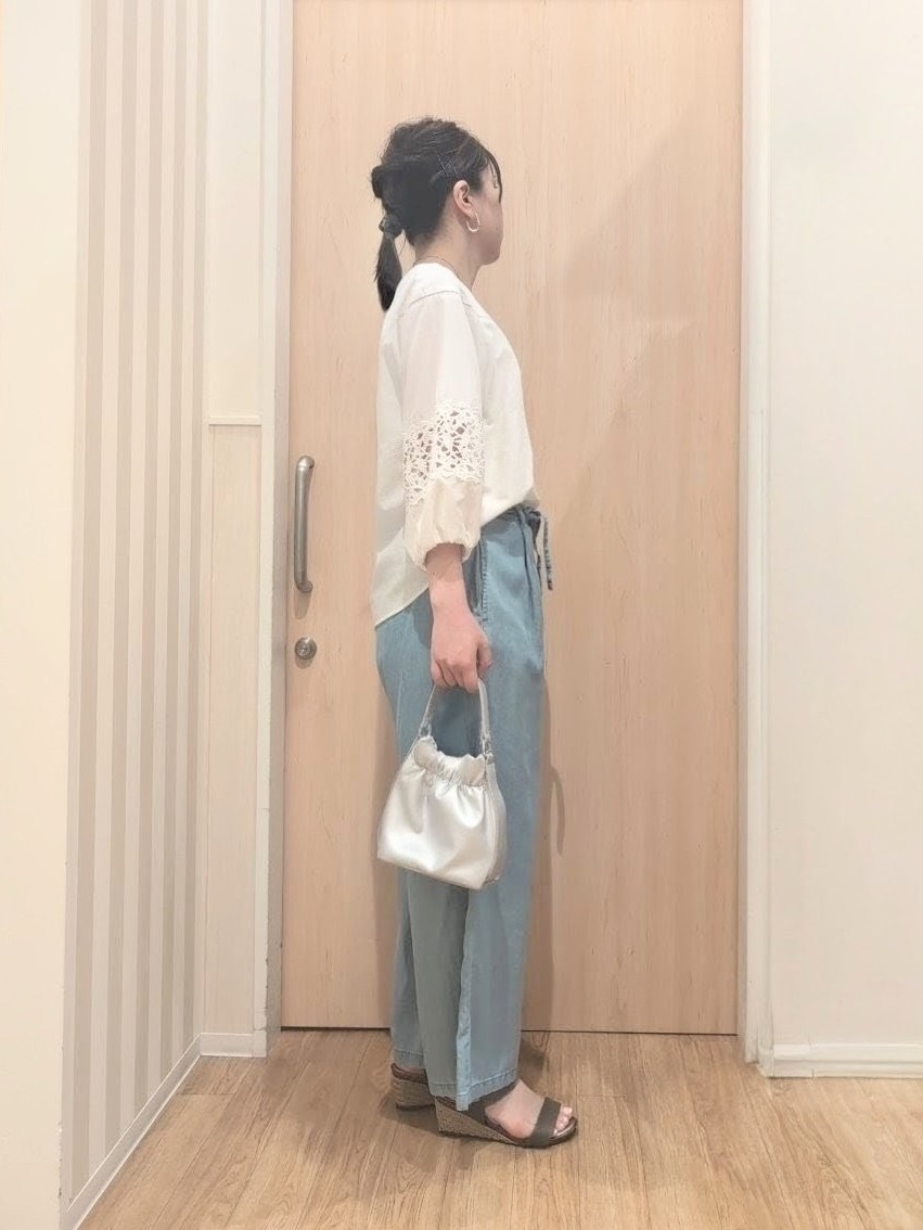 あさんの「SHOO･LA･RUE｜【前後2WAY/洗濯機可/S-LL】スクエアネックで小顔効果 ランダムテレコタンクトップ」を使ったコーディネート