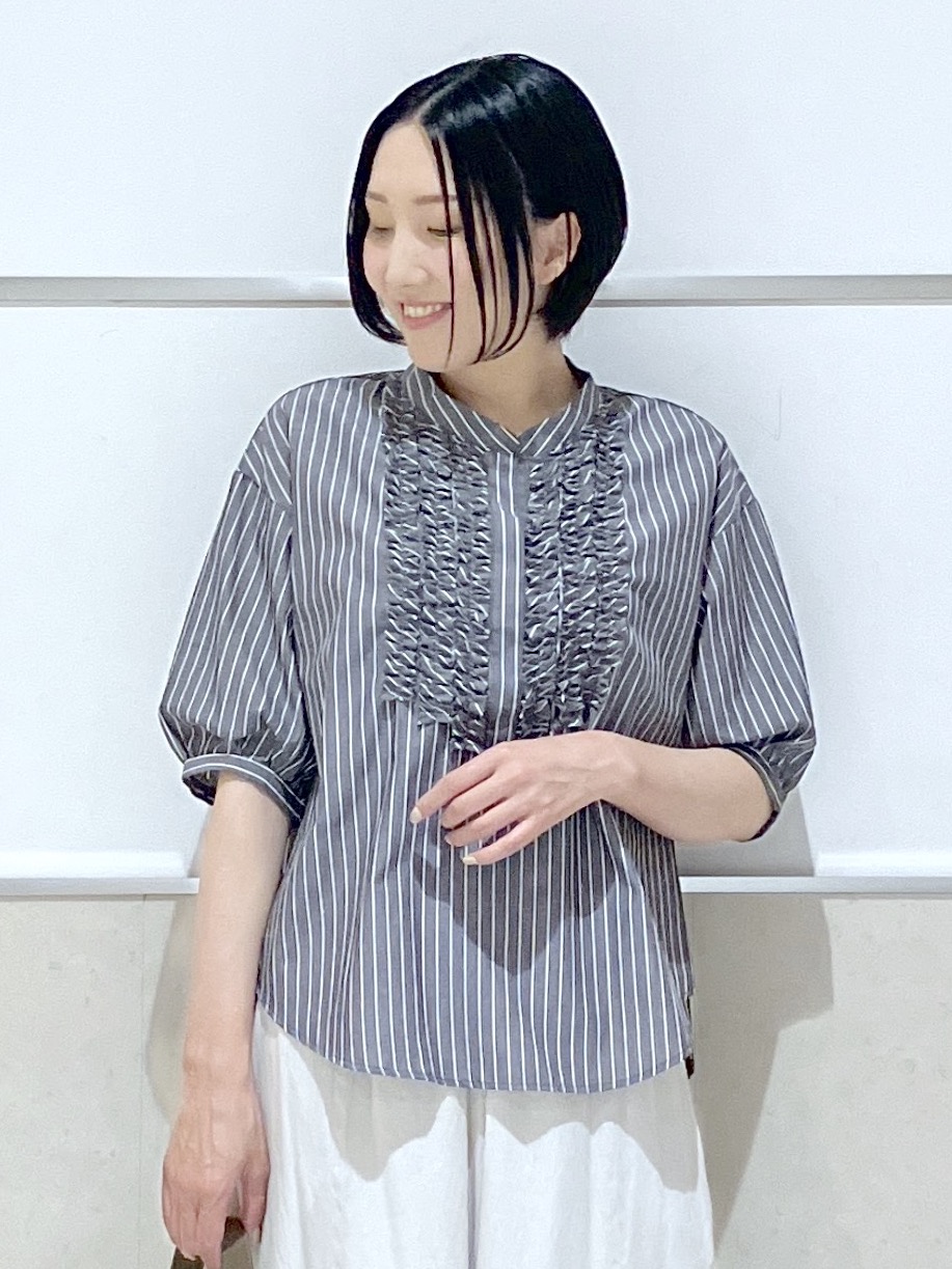 eriko さんの「Dessin｜【着映え/洗える】フロントフリル五分袖ブラウス」を使ったコーディネート