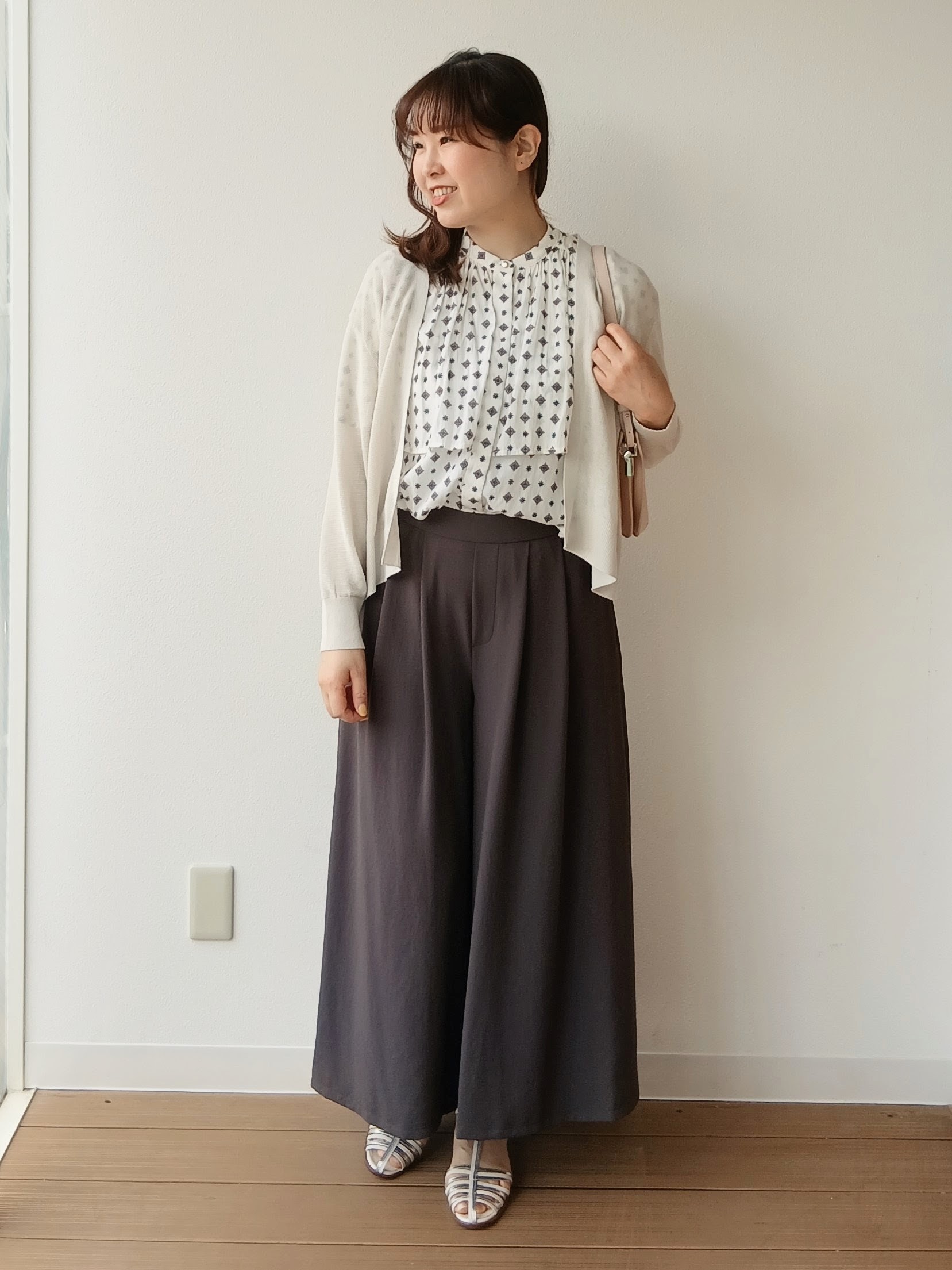 なみきさんの「UNTITLED｜【日除け・冷房対策に】コットンリネンカーディガン」を使ったコーディネート