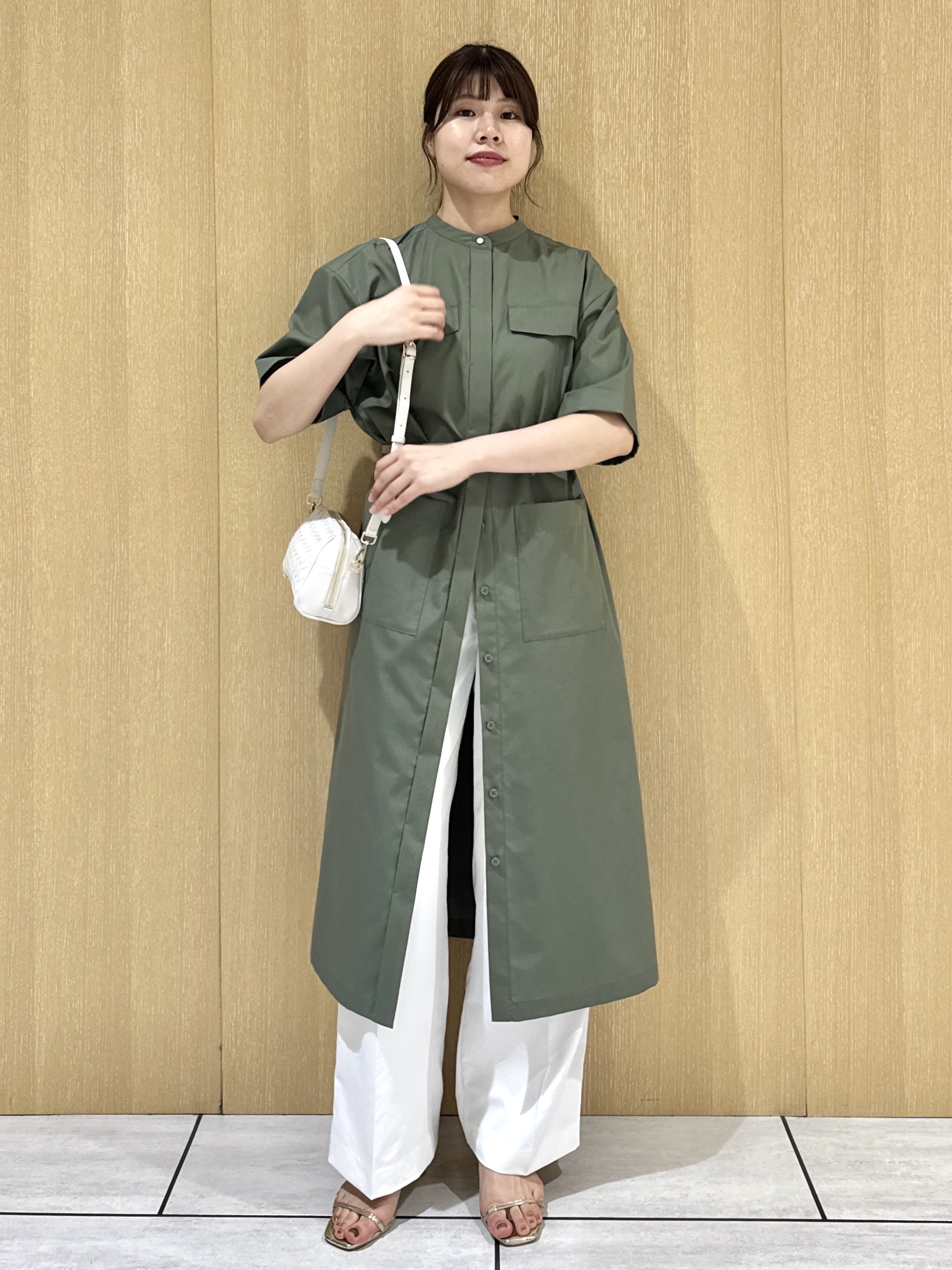 nanaさんの「UNTITLED｜◆【洗える/前開きボタン】シャンブレーシャツワンピース」を使ったコーディネート