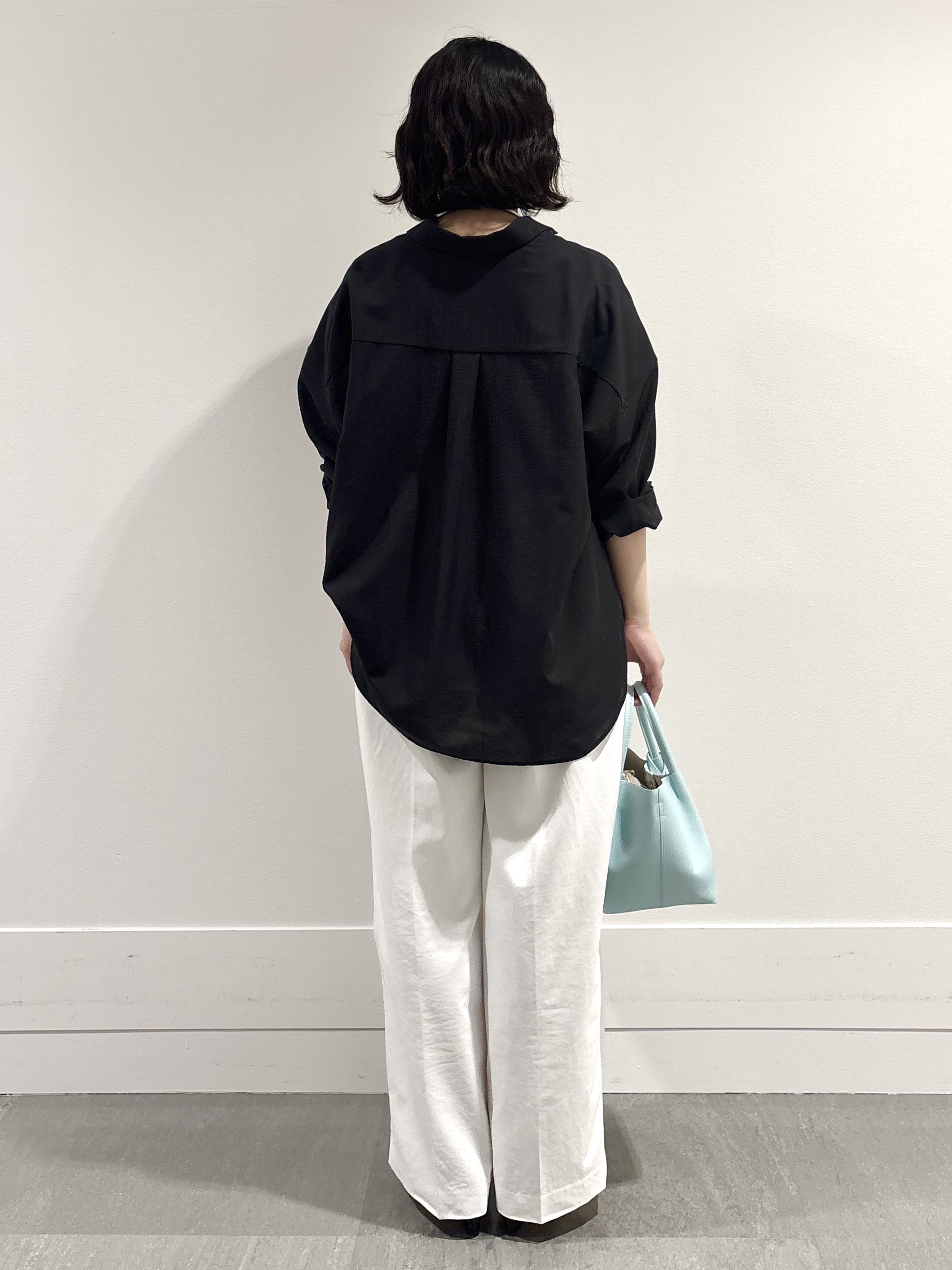 モエカさんの「UNTITLED｜◆【2WAY/マシンウォッシャブル】カシュクールデザインシャツ」を使ったコーディネート