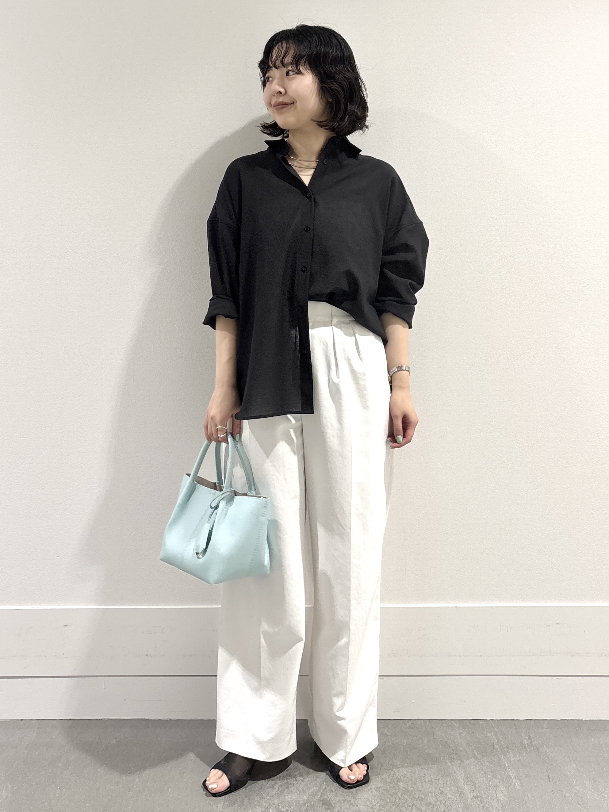 モエカさんの「UNTITLED｜◆【2WAY/マシンウォッシャブル】カシュクールデザインシャツ」を使ったコーディネート