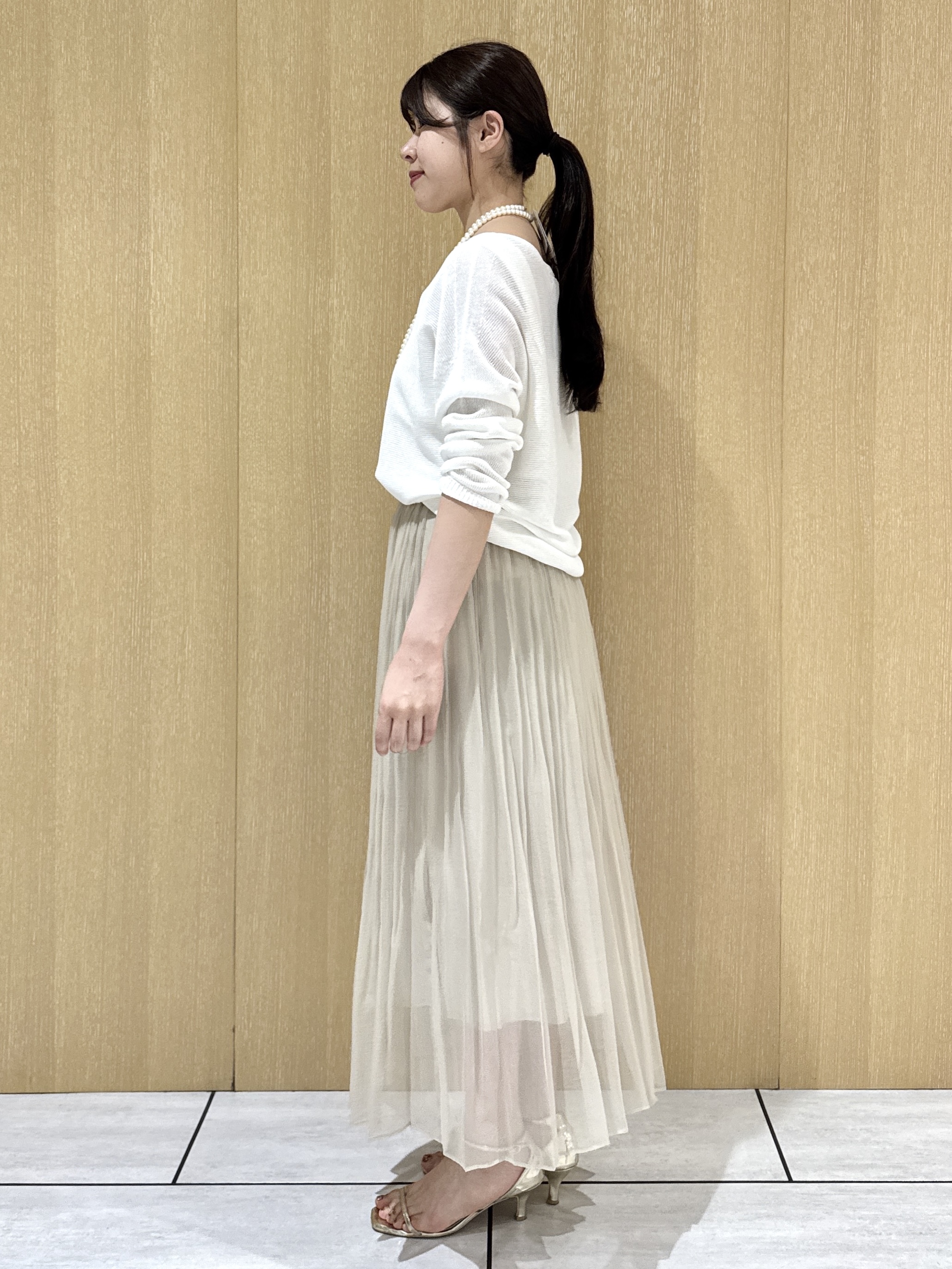 nanaさんの「UNTITLED｜【8色展開/程よい透け感】ドライタッチボートネックニット」を使ったコーディネート