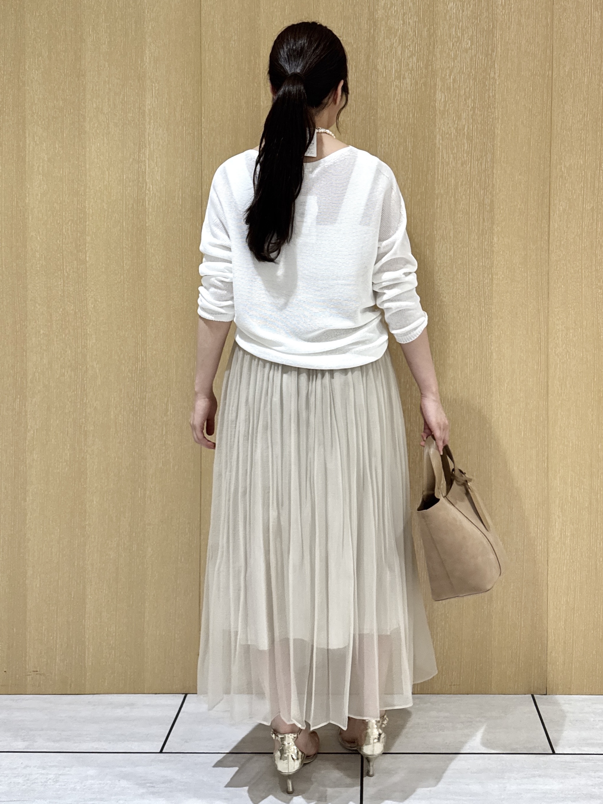 nanaさんの「UNTITLED｜【8色展開/程よい透け感】ドライタッチボートネックニット」を使ったコーディネート