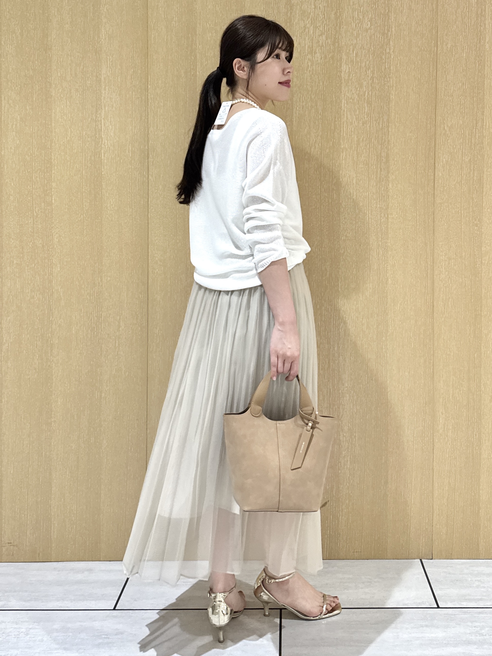 nanaさんの「UNTITLED｜【8色展開/程よい透け感】ドライタッチボートネックニット」を使ったコーディネート