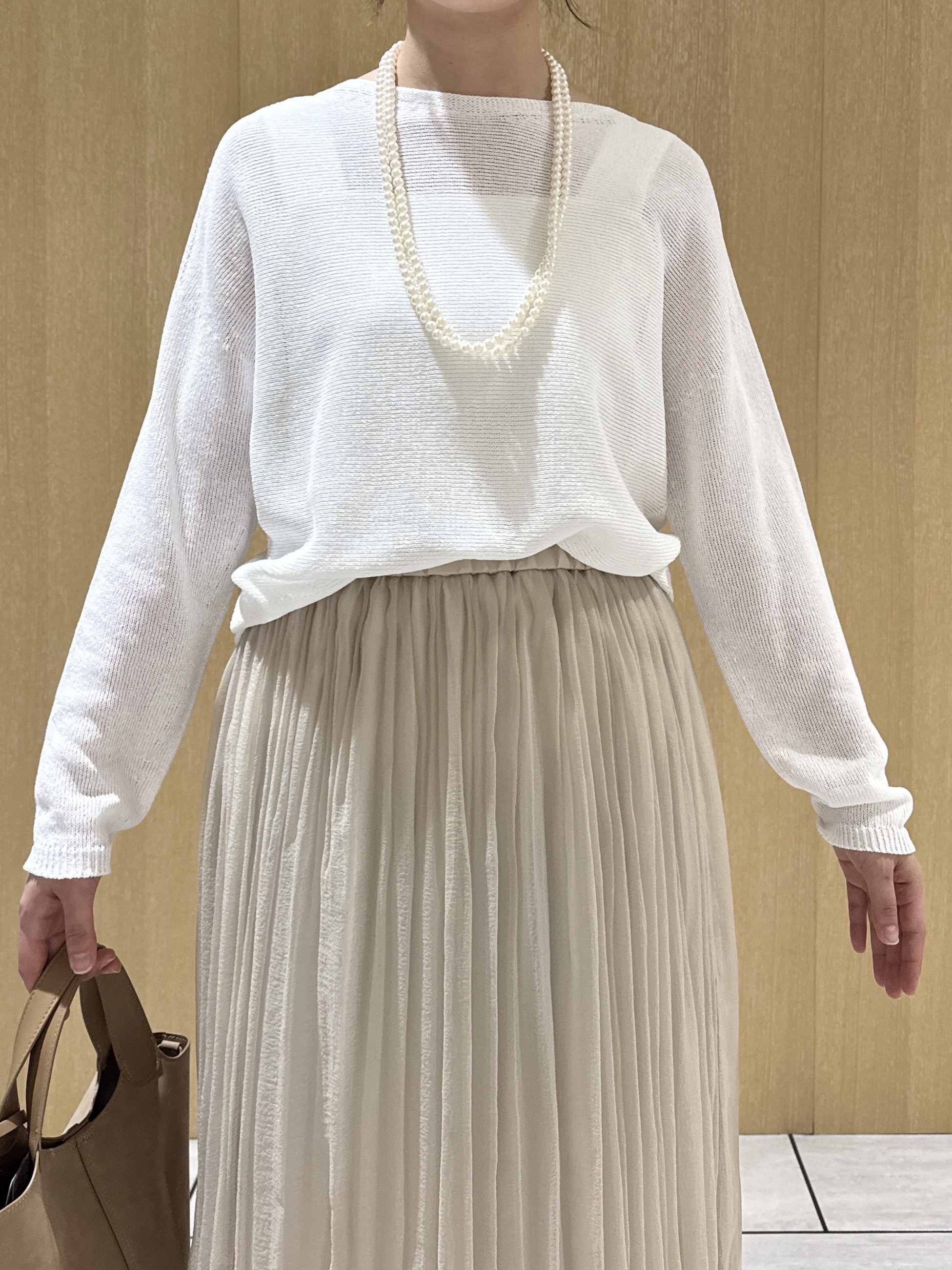 nanaさんの「UNTITLED｜【8色展開/程よい透け感】ドライタッチボートネックニット」を使ったコーディネート
