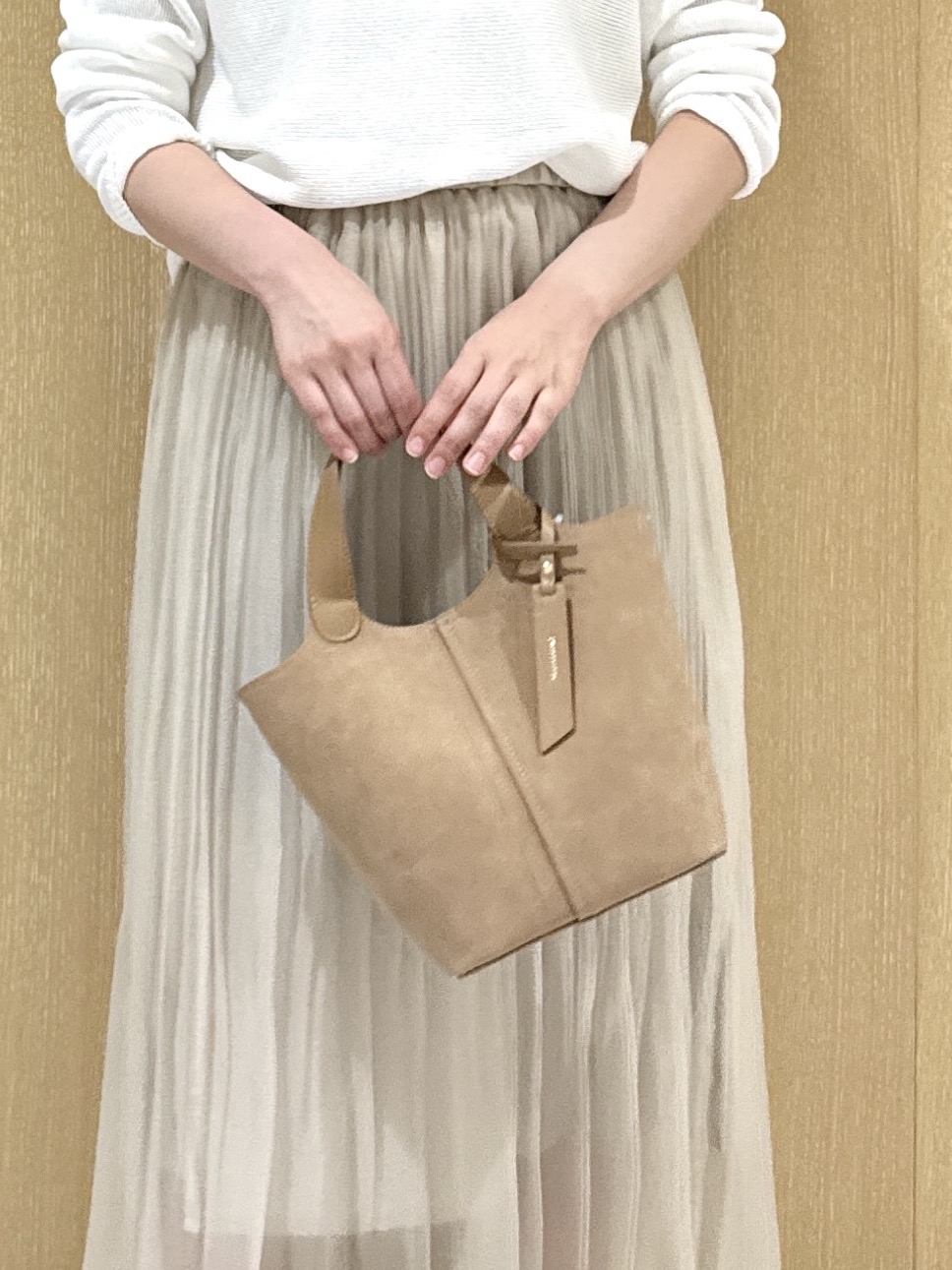 nanaさんの「UNTITLED｜【8色展開/程よい透け感】ドライタッチボートネックニット」を使ったコーディネート