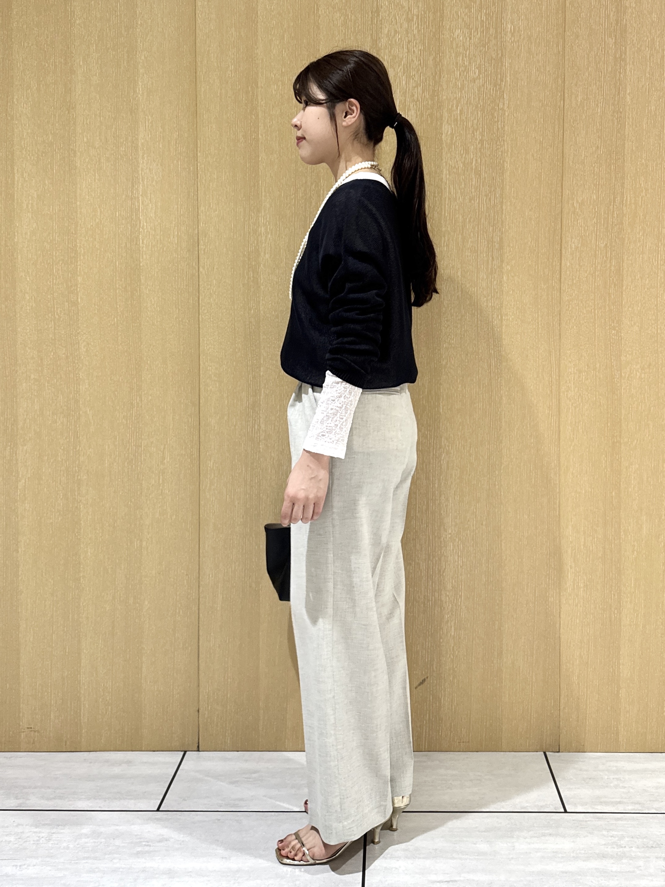 nanaさんの「UNTITLED｜【8色展開/程よい透け感】ドライタッチボートネックニット」を使ったコーディネート