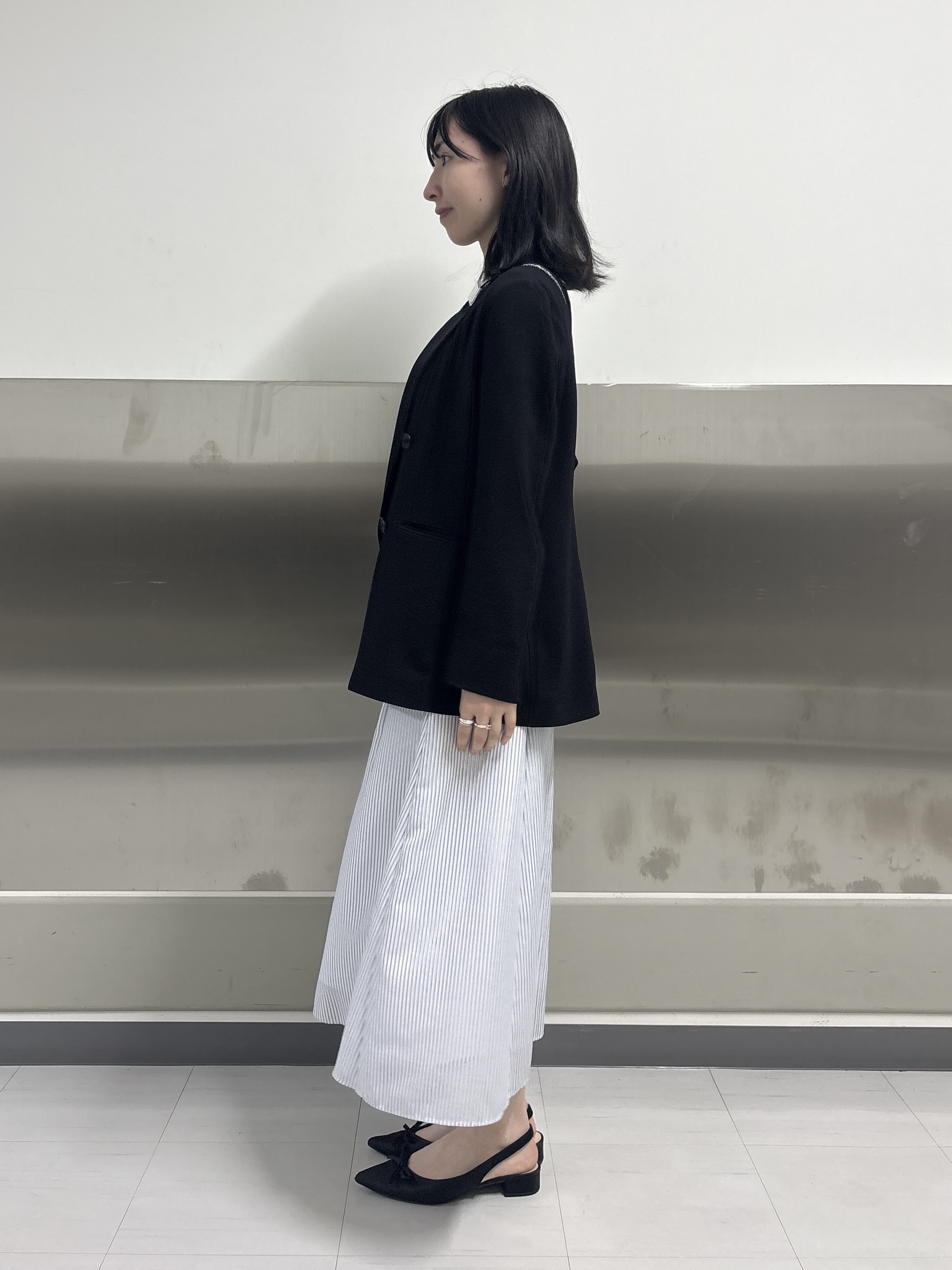 Yoshimiさんの「INDIVI｜【接触冷感／洗える／SETUP可能】シアーシャンブレータックフレアスカート」を使ったコーディネート