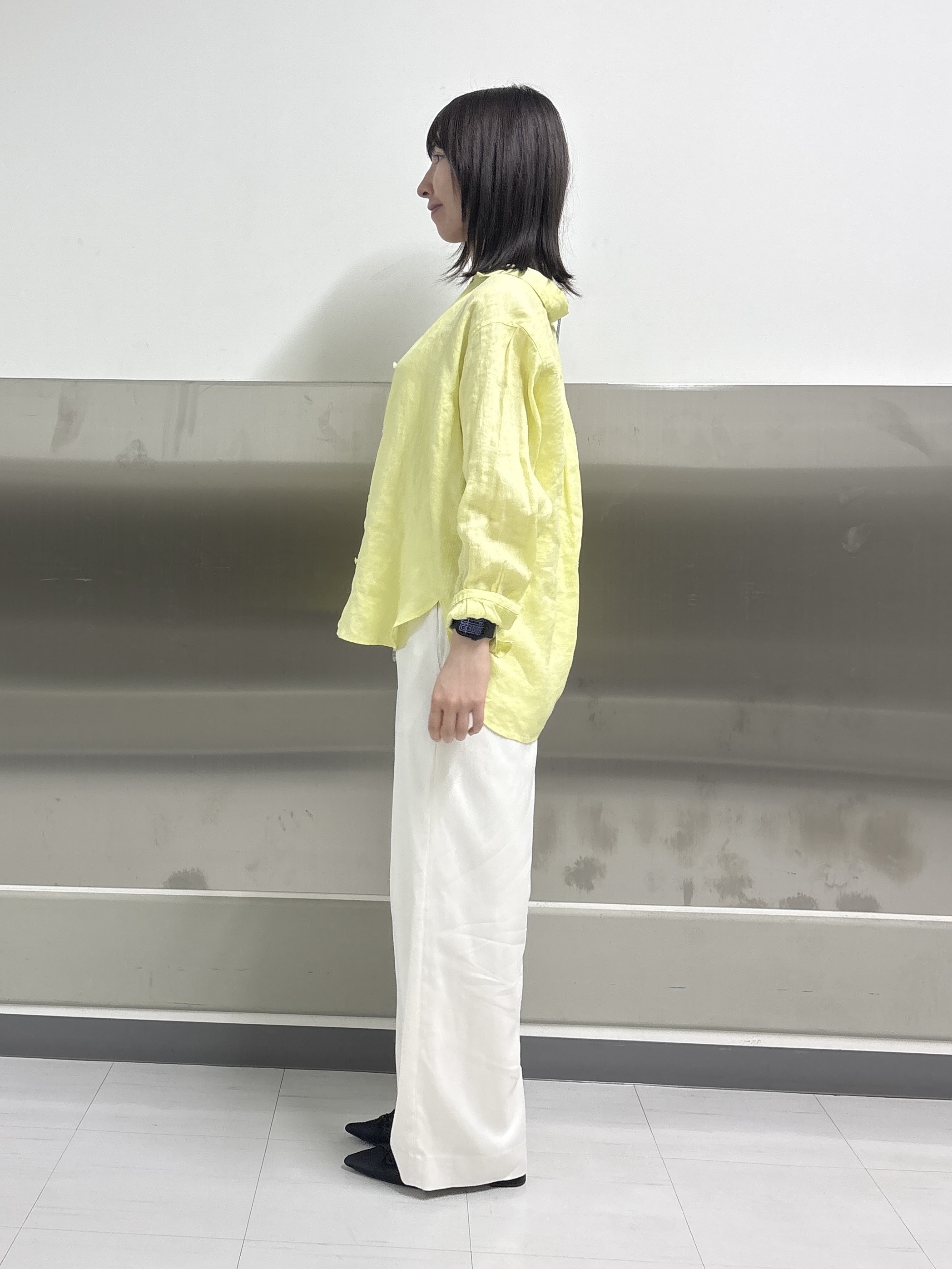 Yoshimiさんの「INDIVI｜【接触冷感／2WAY】カシュクールリネンシャツ」を使ったコーディネート
