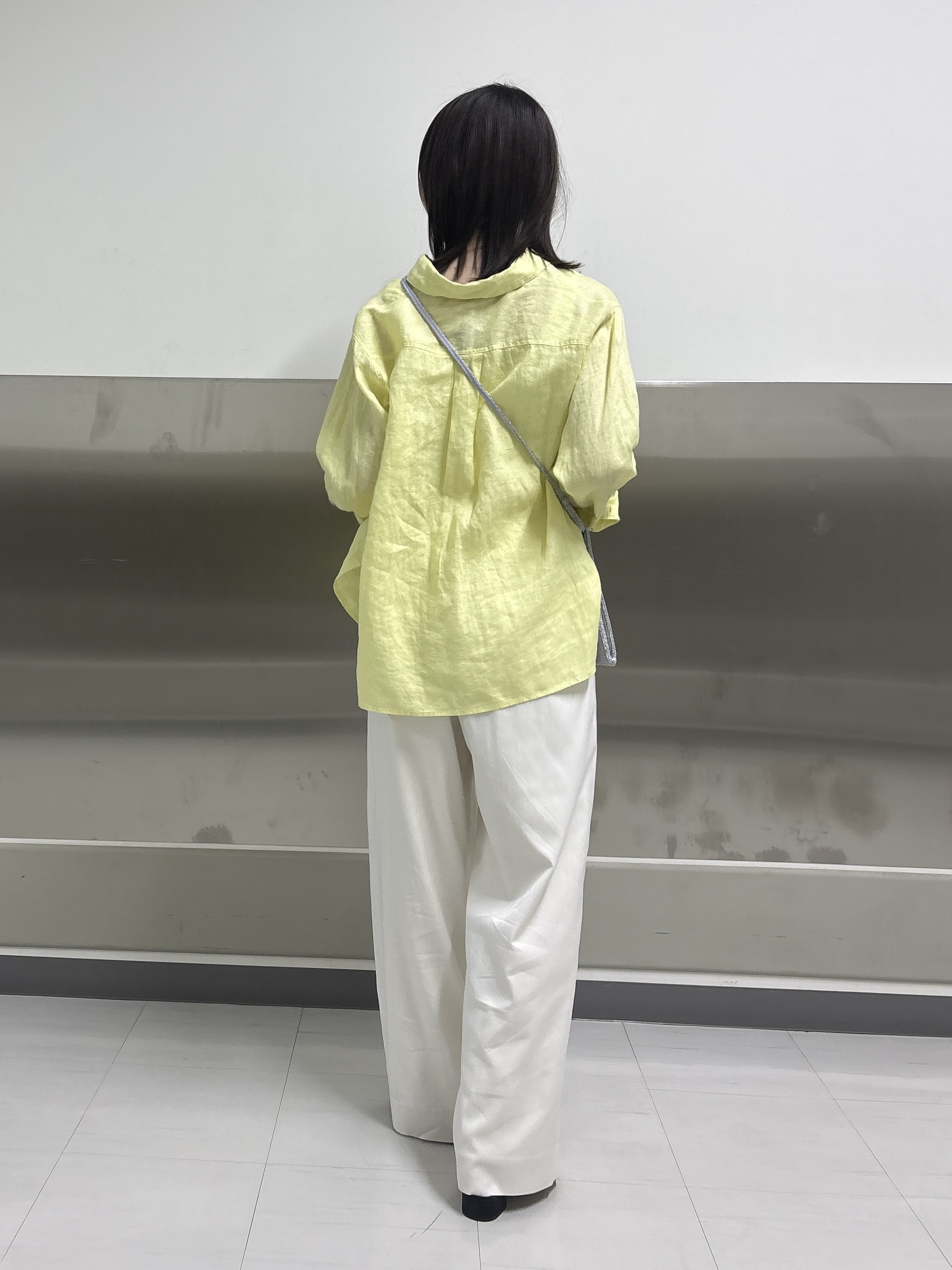Yoshimiさんの「INDIVI｜【接触冷感／2WAY】カシュクールリネンシャツ」を使ったコーディネート