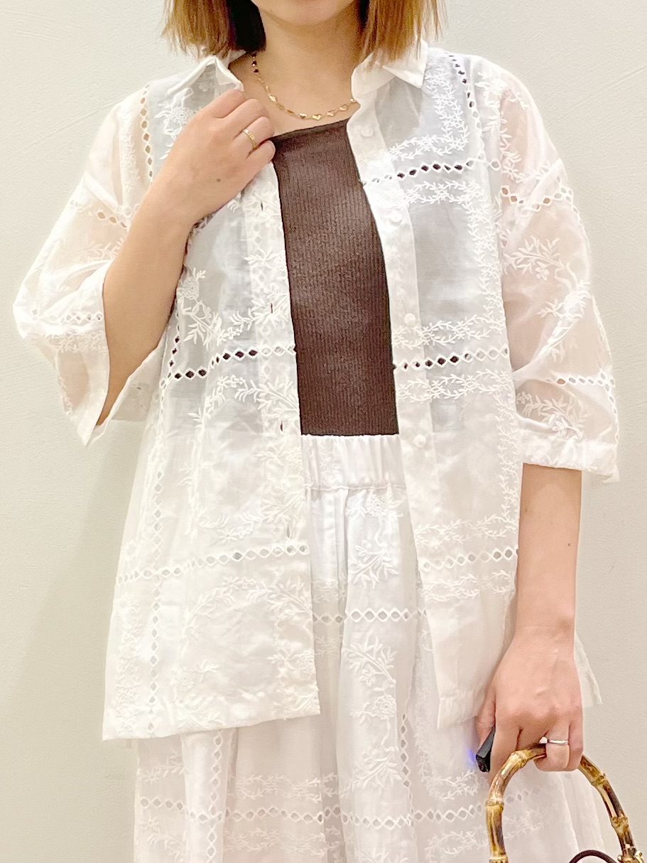 kcさんの「OPAQUE.CLIP｜刺繍ハーフスリーブシャツ／セットアップ対応可【洗濯機OK】」を使ったコーディネート