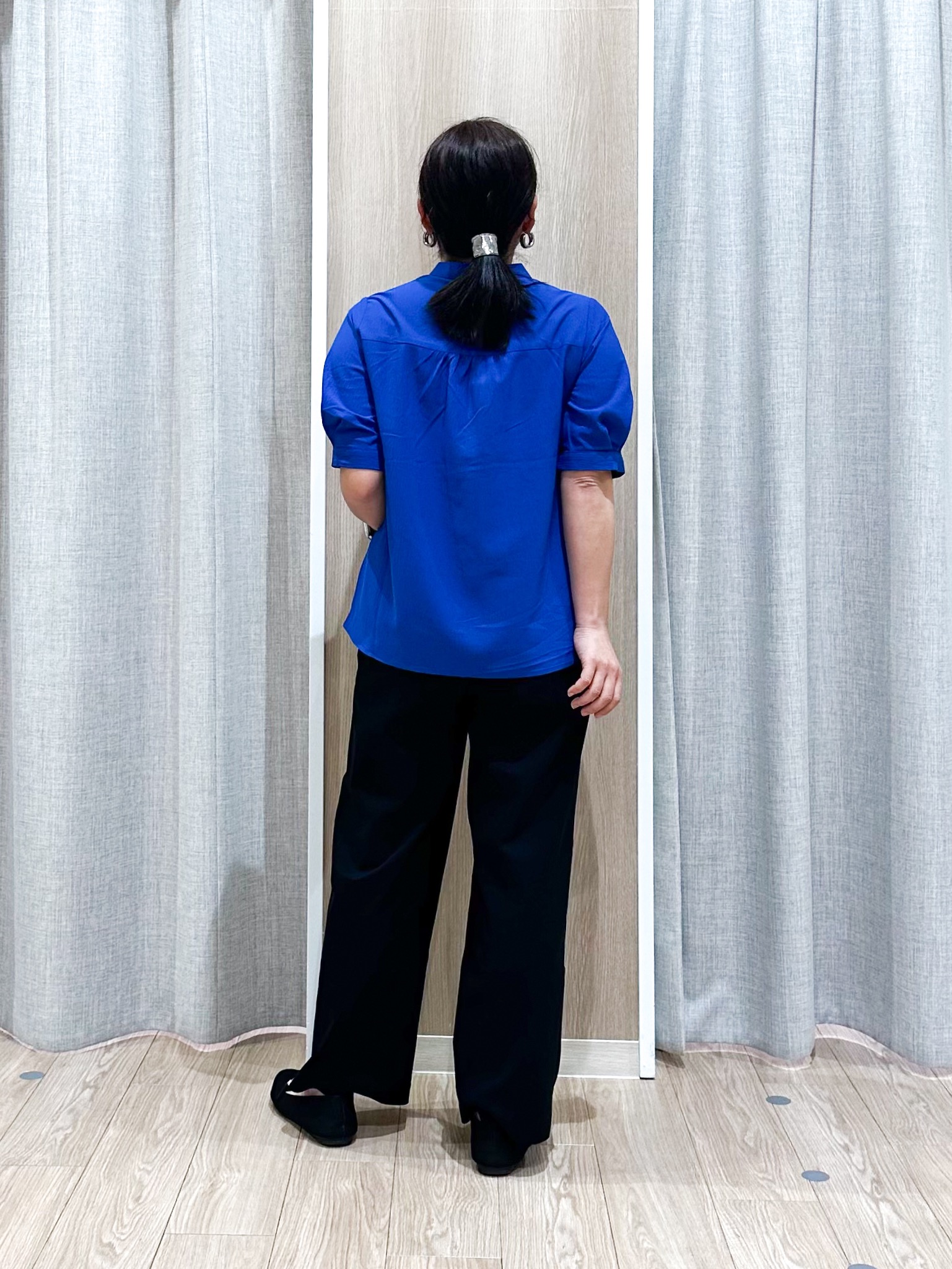 naoさんの「grove｜【貴島明日香さん着用/体型カバー】ON・OFF使えるスモッキングタックブラウス」を使ったコーディネート