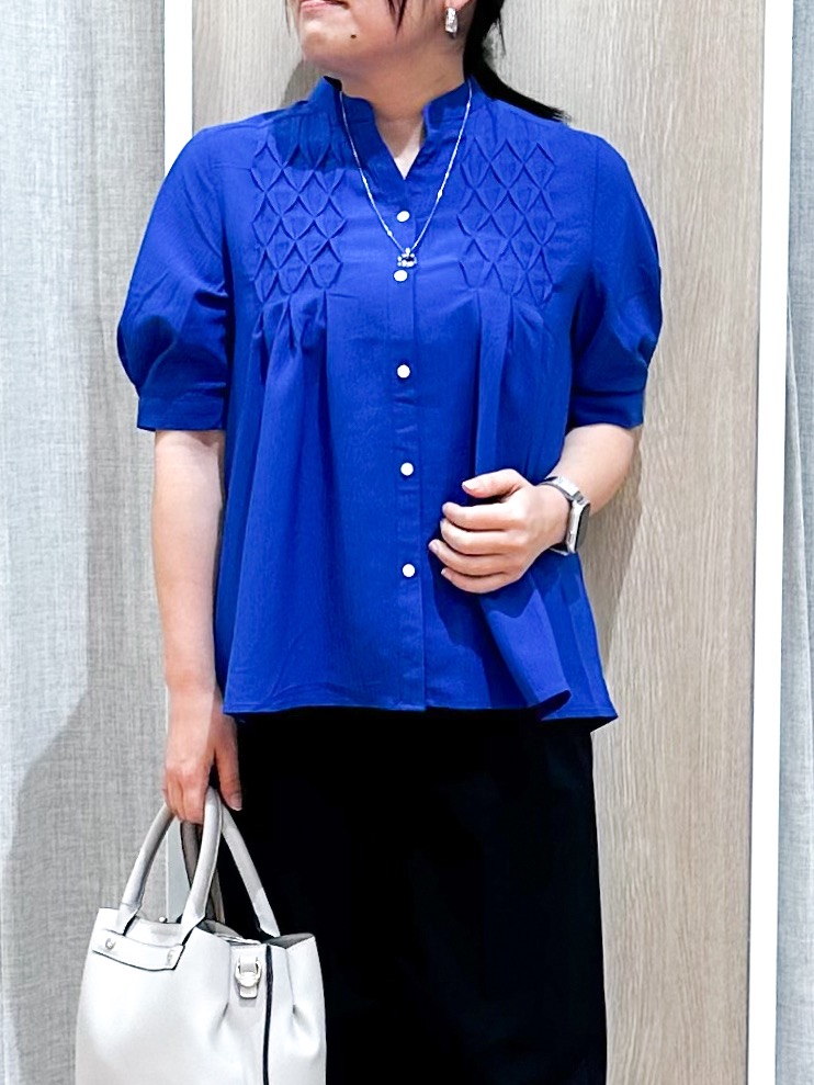 naoさんの「grove｜【貴島明日香さん着用/体型カバー】ON・OFF使えるスモッキングタックブラウス」を使ったコーディネート