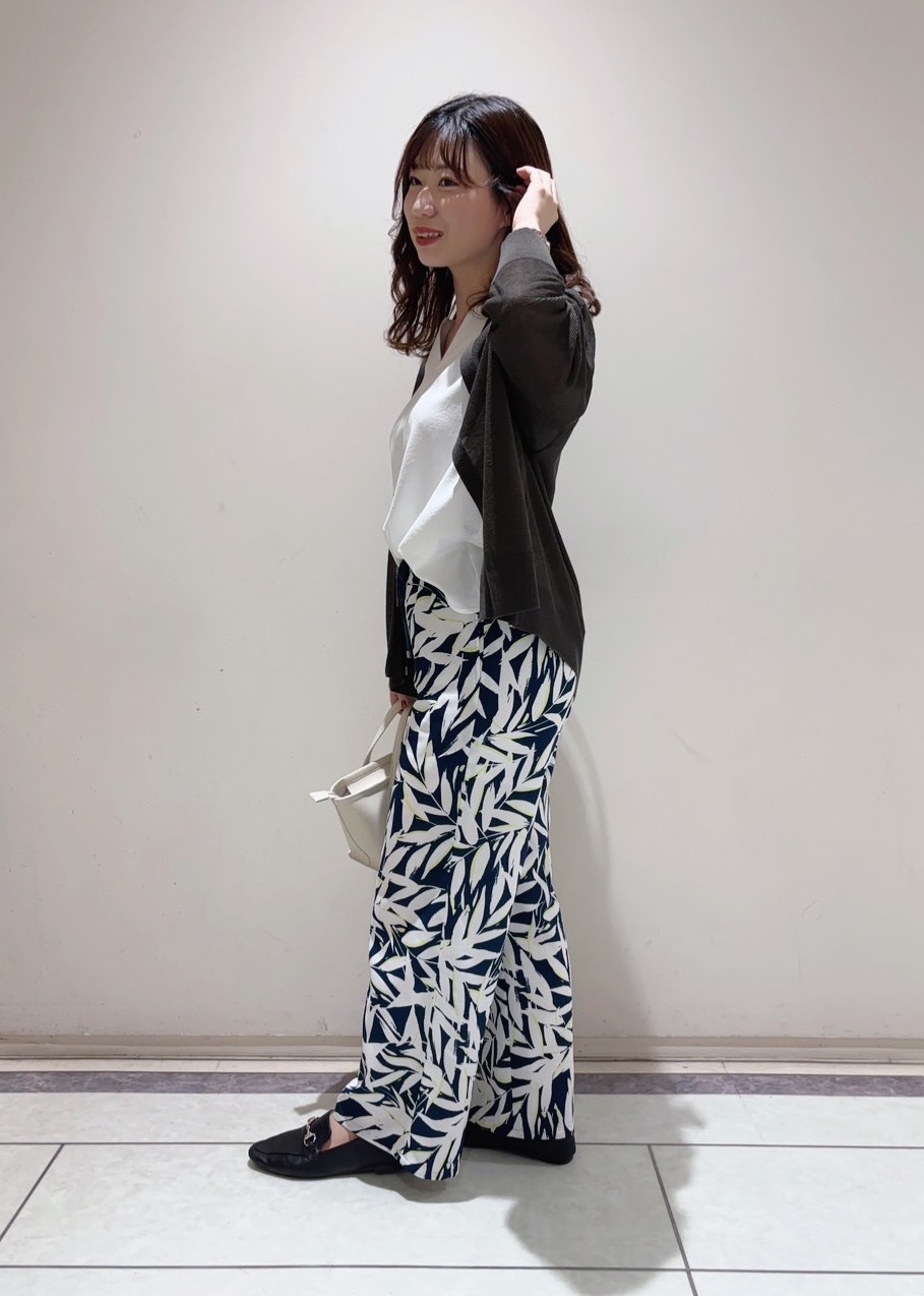 ユナさんの「UNTITLED｜【古畑星夏さん着用/ウエストゴム/ワイド】ボタニカルリーフパンツ」を使ったコーディネート