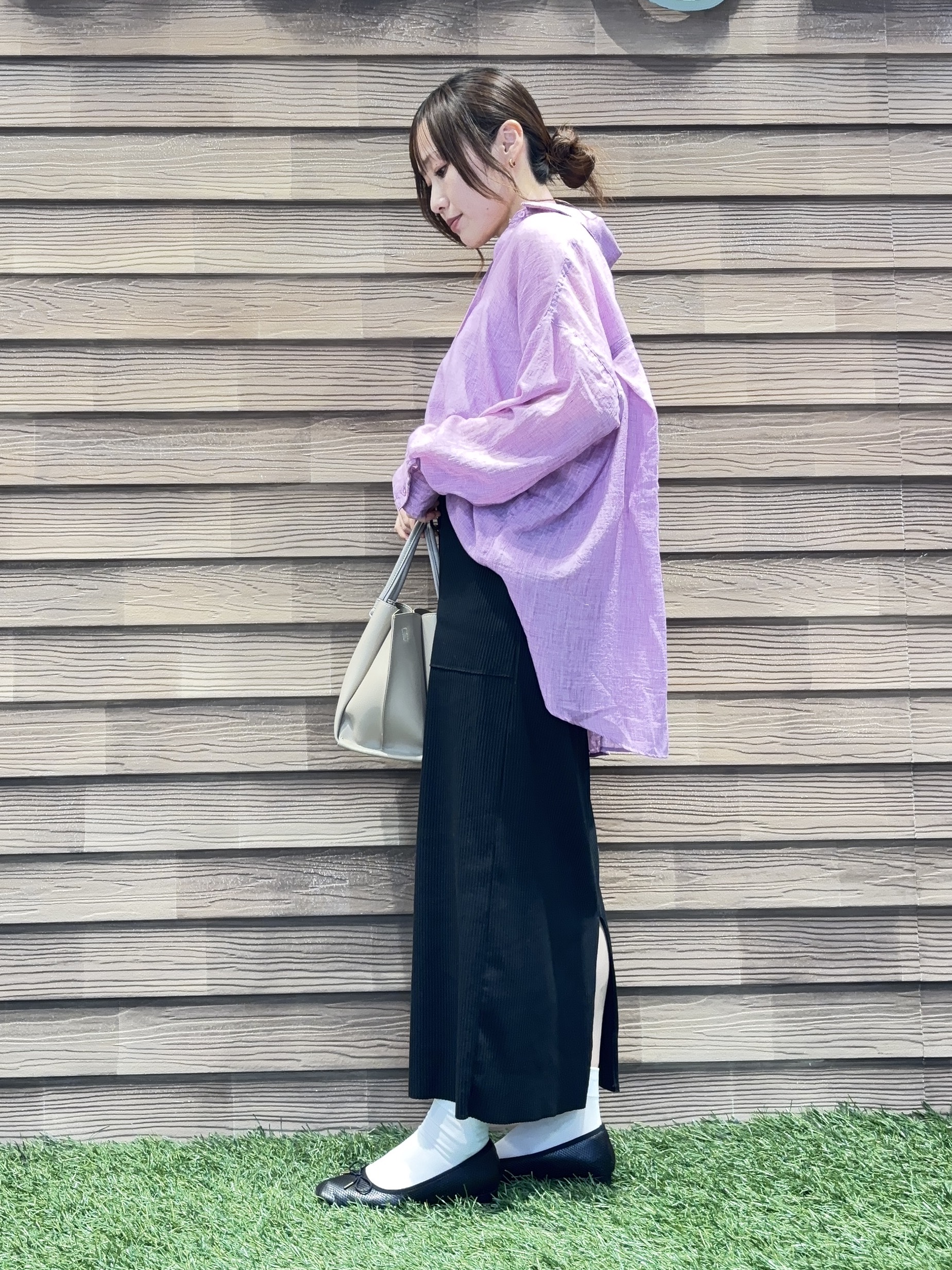 himiさんの「SHOO･LA･RUE｜【体型カバー】ふんわり質感 やわらかこなれシアーシャツ」を使ったコーディネート