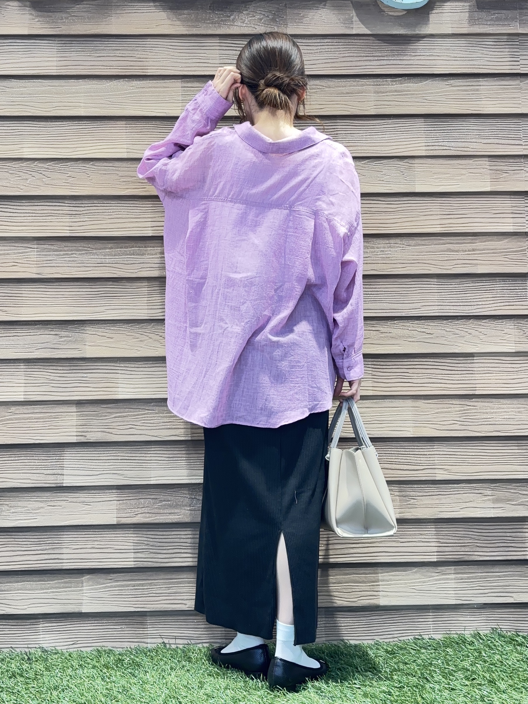 himiさんの「SHOO･LA･RUE｜【体型カバー】ふんわり質感 やわらかこなれシアーシャツ」を使ったコーディネート