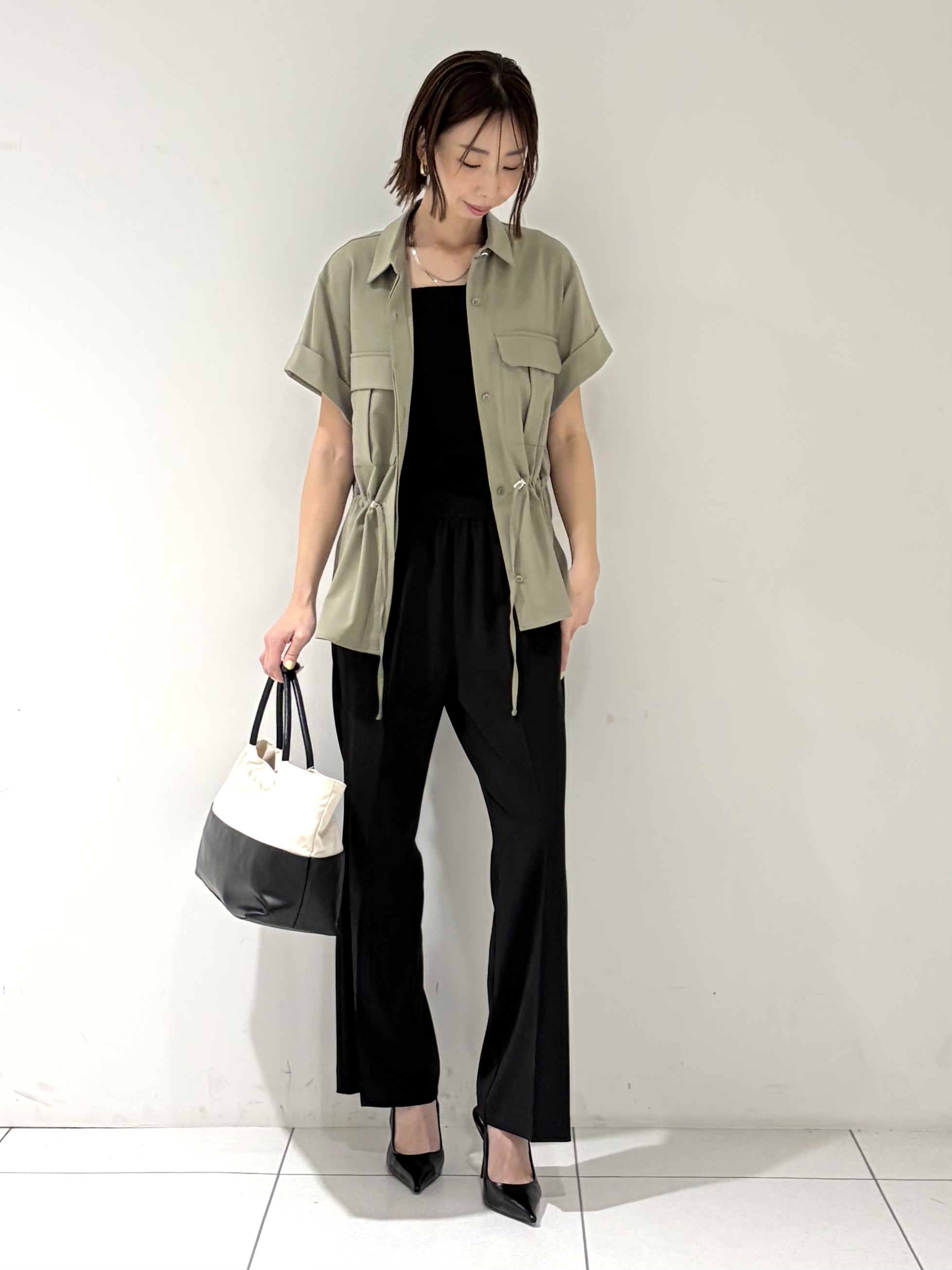 shioriさんの「INDIVI｜Comfy SET UP｜サファリシャツ【セットアップ対応／通勤／カセット服／接触冷感／UVカット】」を使ったコーディネート