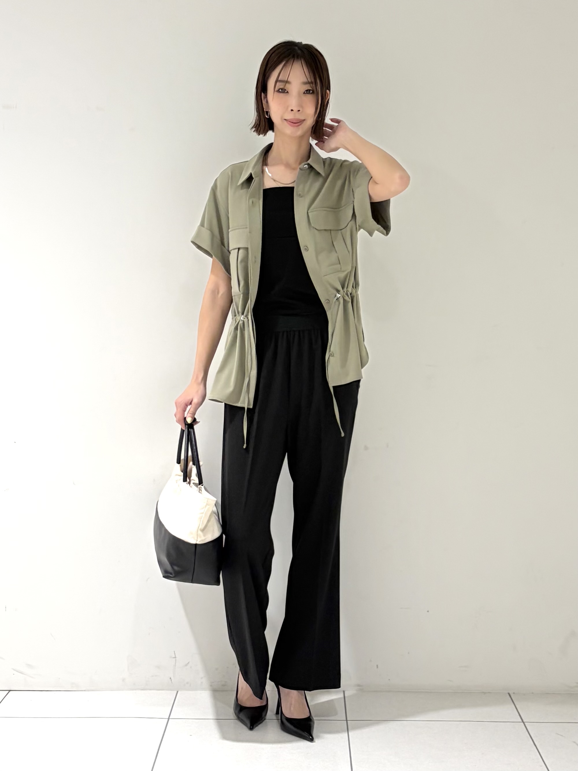 shioriさんの「INDIVI｜Comfy SET UP｜サファリシャツ【セットアップ対応／通勤／カセット服／接触冷感／UVカット】」を使ったコーディネート