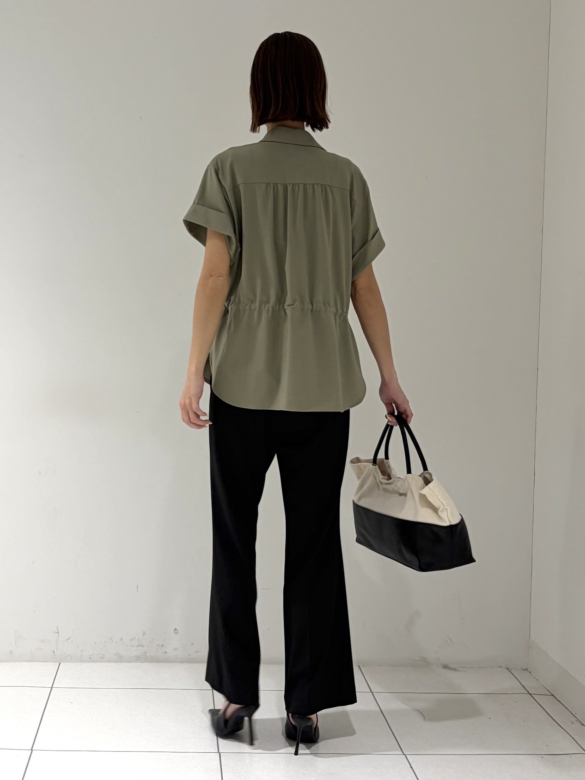 shioriさんの「INDIVI｜Comfy SET UP｜サファリシャツ【セットアップ対応／通勤／カセット服／接触冷感／UVカット】」を使ったコーディネート