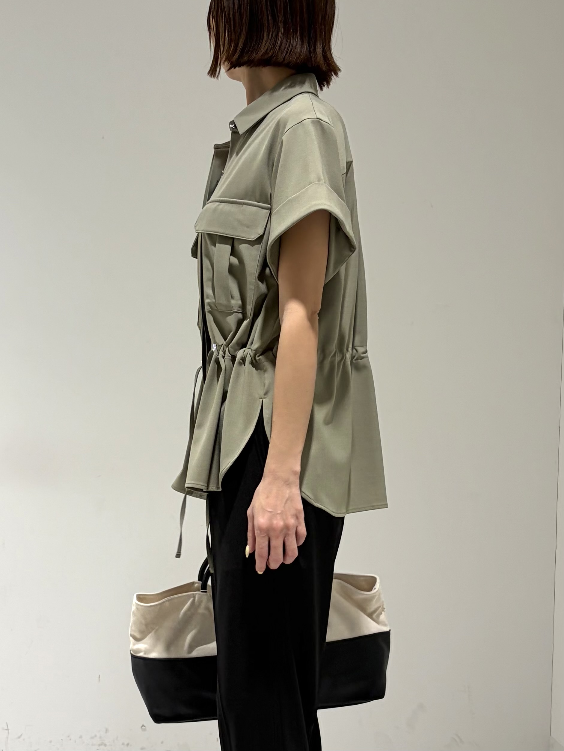 shioriさんの「INDIVI｜Comfy SET UP｜サファリシャツ【セットアップ対応／通勤／カセット服／接触冷感／UVカット】」を使ったコーディネート