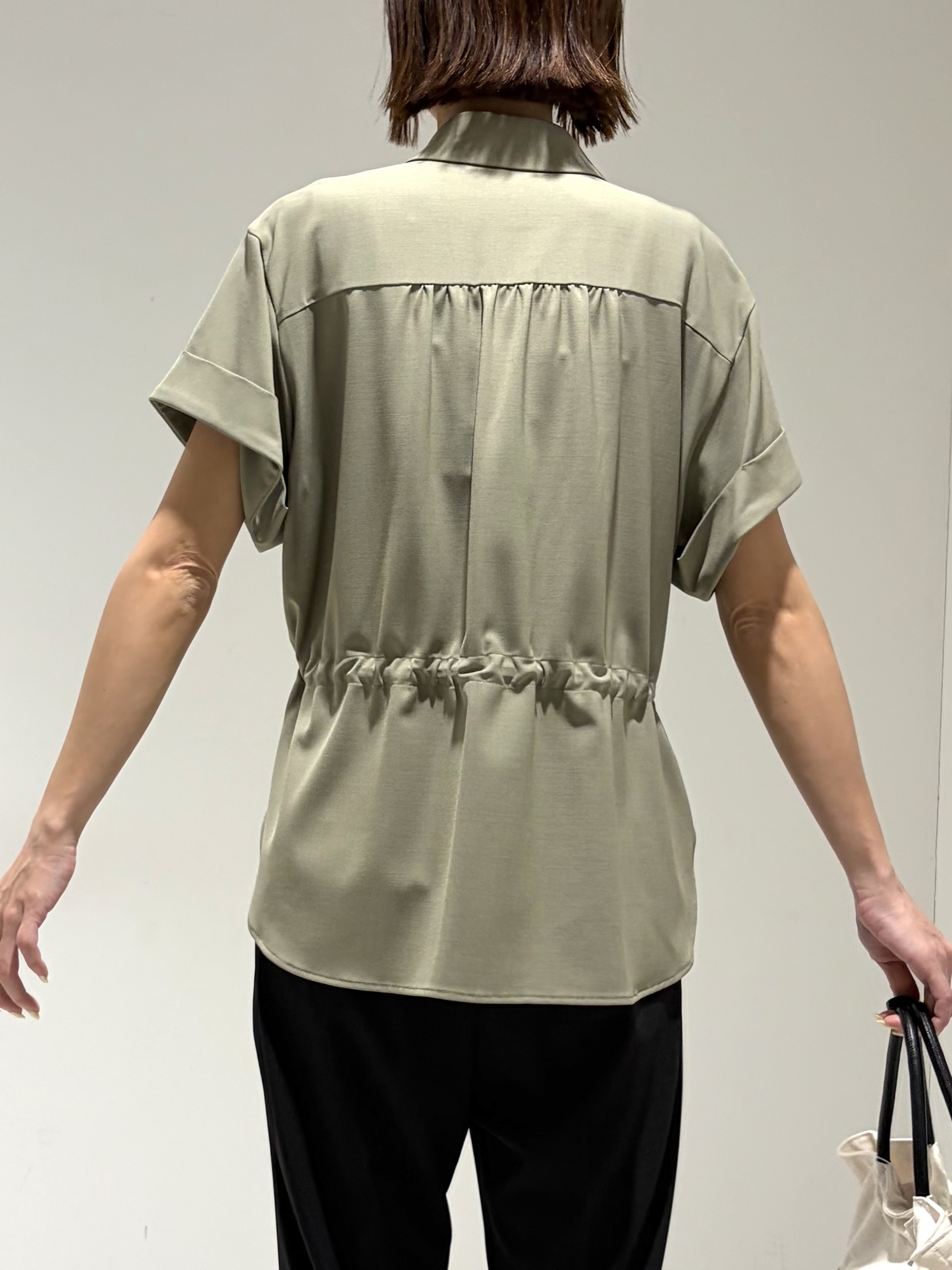 shioriさんの「INDIVI｜Comfy SET UP｜サファリシャツ【セットアップ対応／通勤／カセット服／接触冷感／UVカット】」を使ったコーディネート
